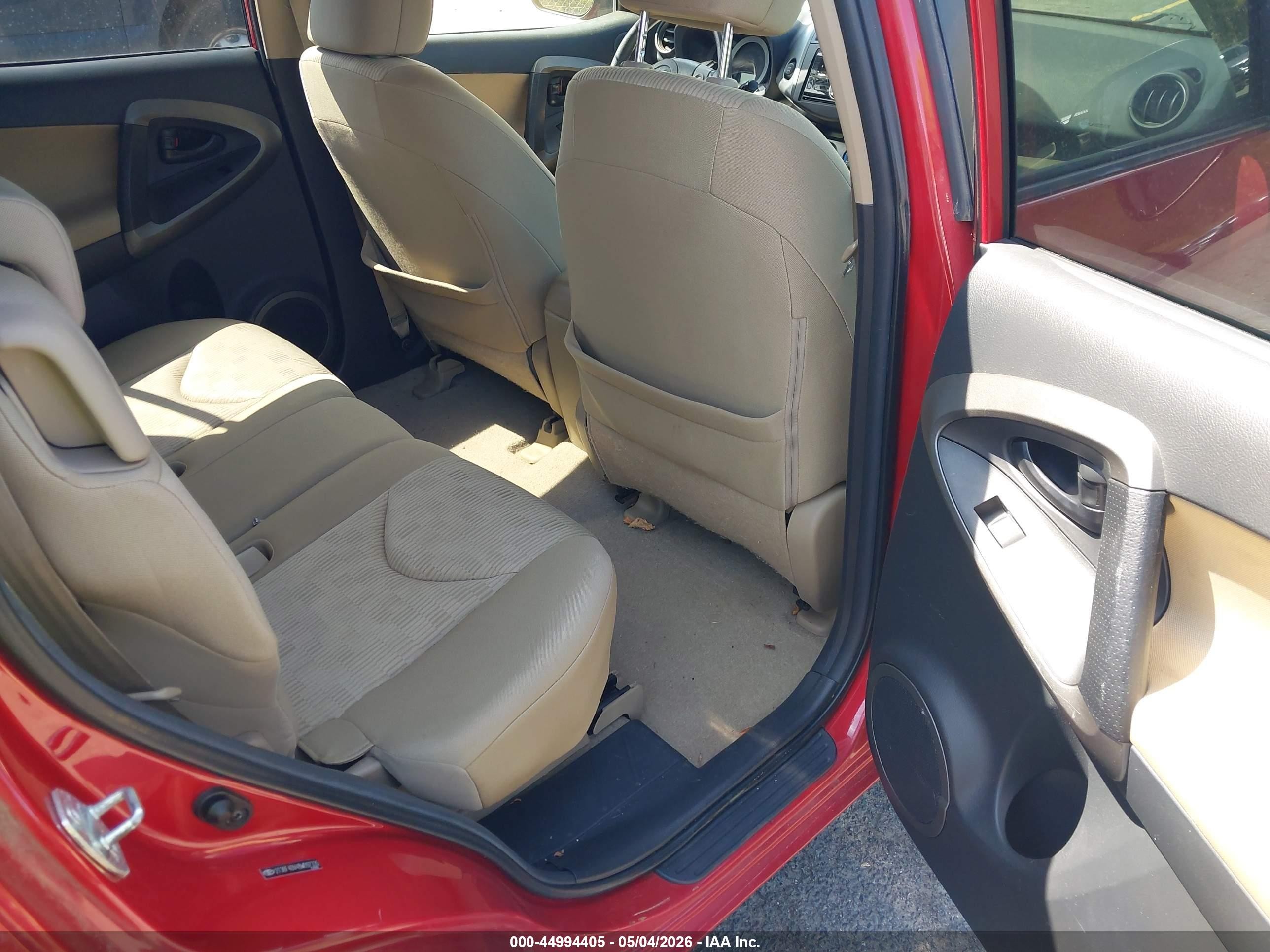 2011 Toyota Rav4   Red vin: 2T3BF4DV4BW097335