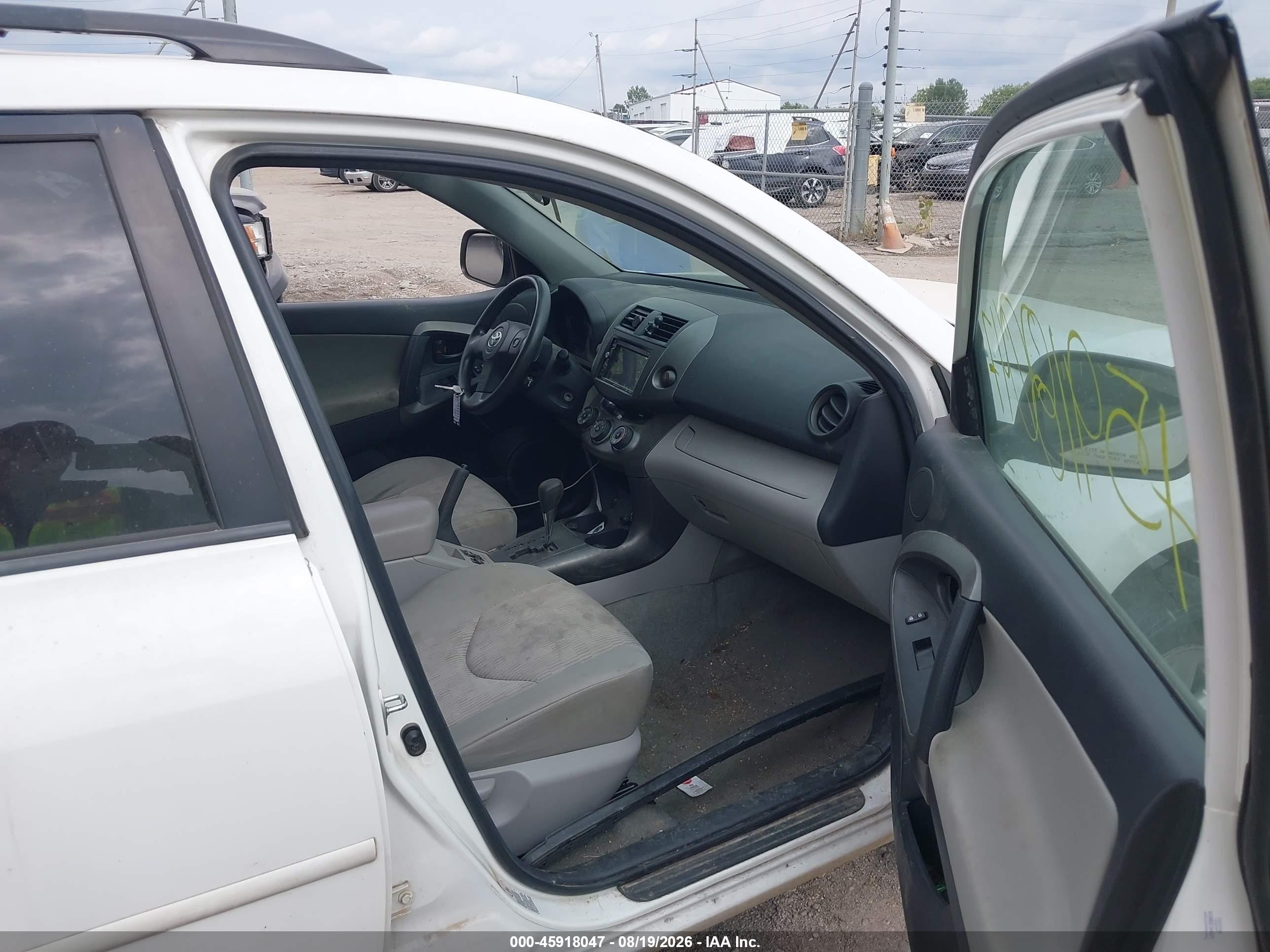 2011 Toyota Rav4   White vin: 2T3BF4DV4BW111976