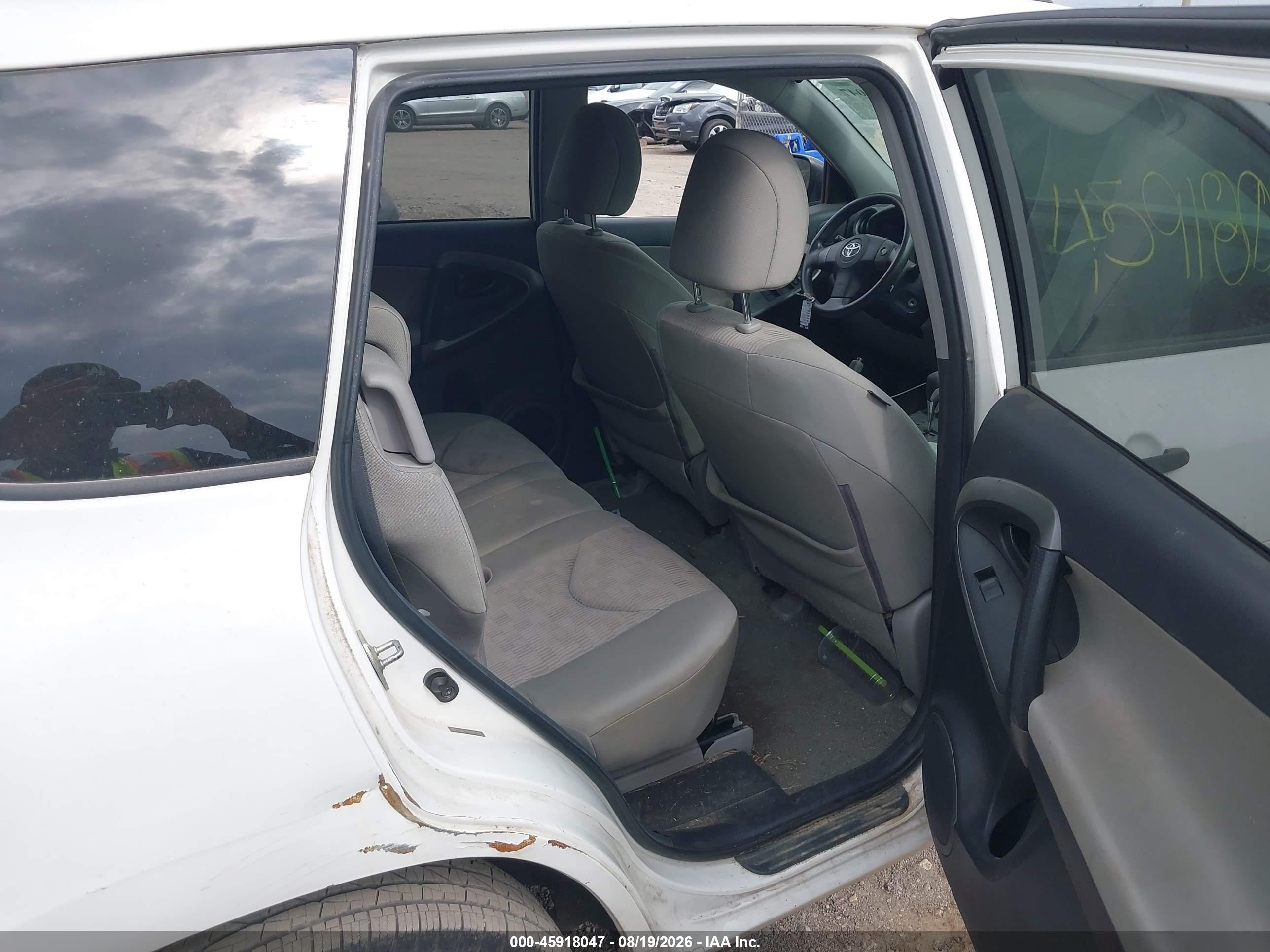 2011 Toyota Rav4   White vin: 2T3BF4DV4BW111976
