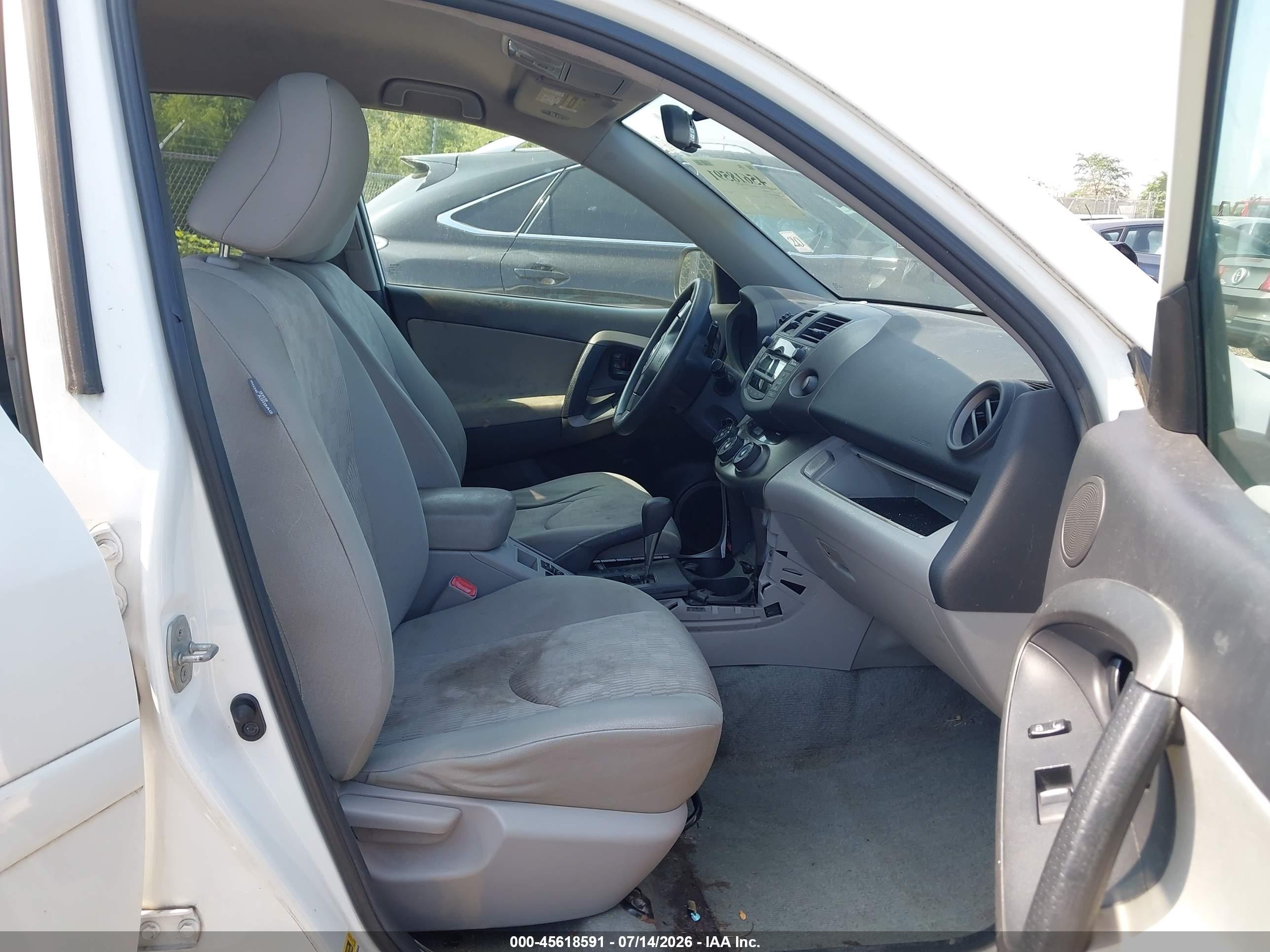 2011 Toyota Rav4   Белый vin: 2T3BF4DV4BW118300