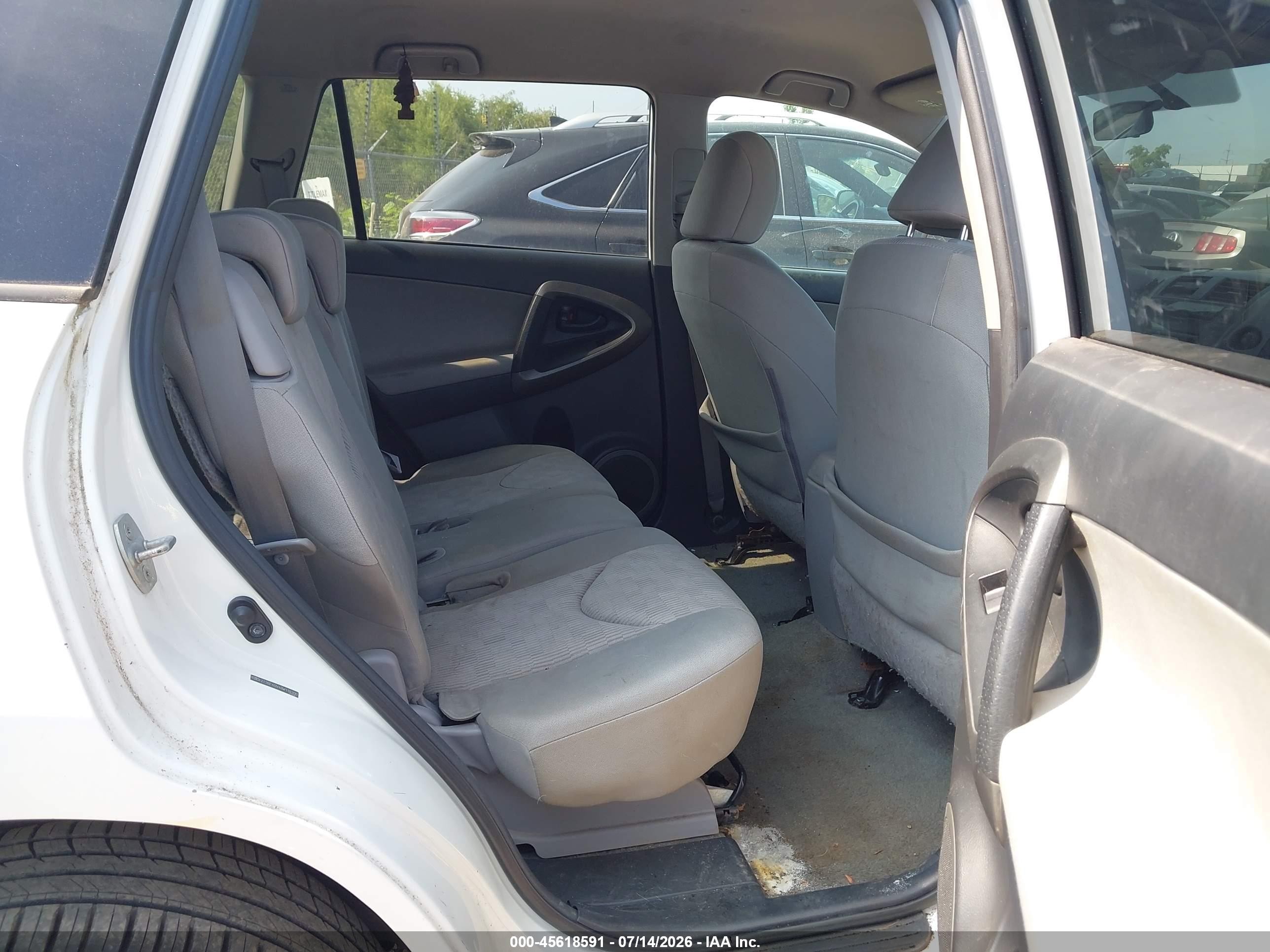 2011 Toyota Rav4   Белый vin: 2T3BF4DV4BW118300