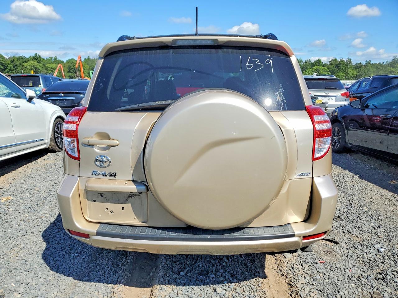 2011 Toyota Rav4 Base Gold vin: 2T3BF4DV4BW127501