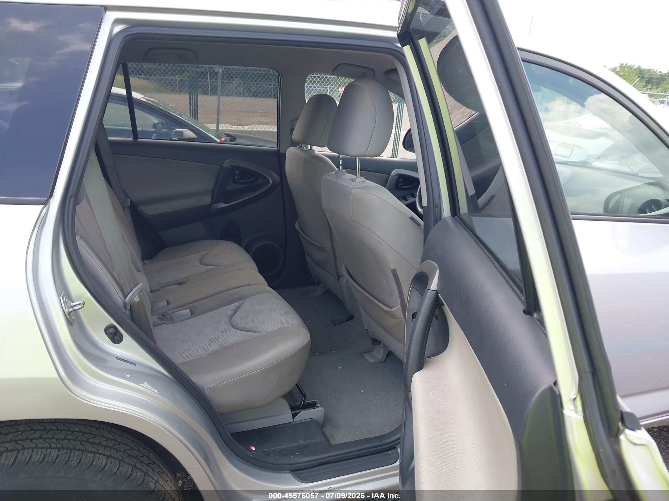 2011 Toyota Rav4   Silver vin: 2T3BF4DV4BW128700