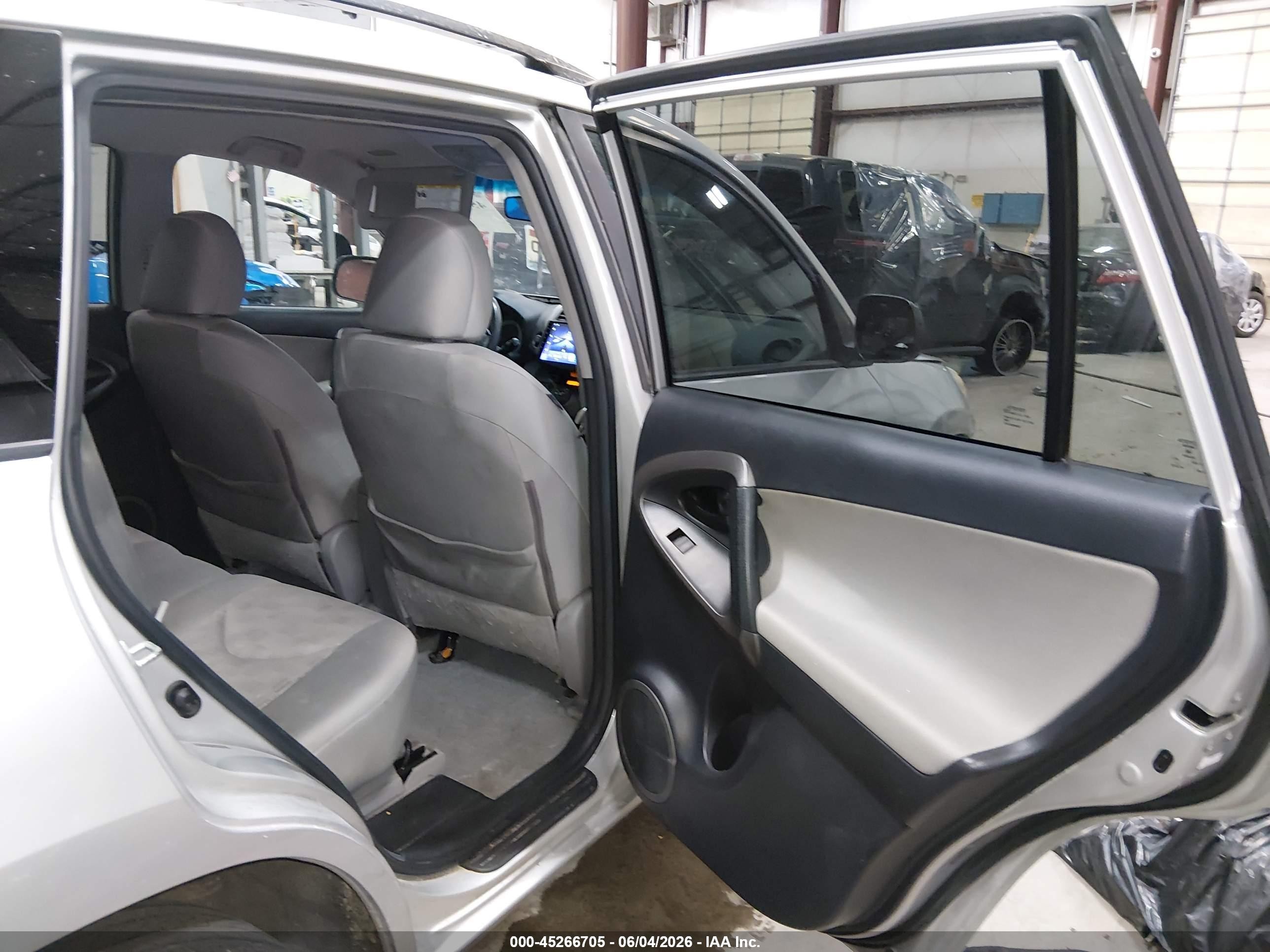 2011 Toyota Rav4   Gray vin: 2T3BF4DV4BW169053