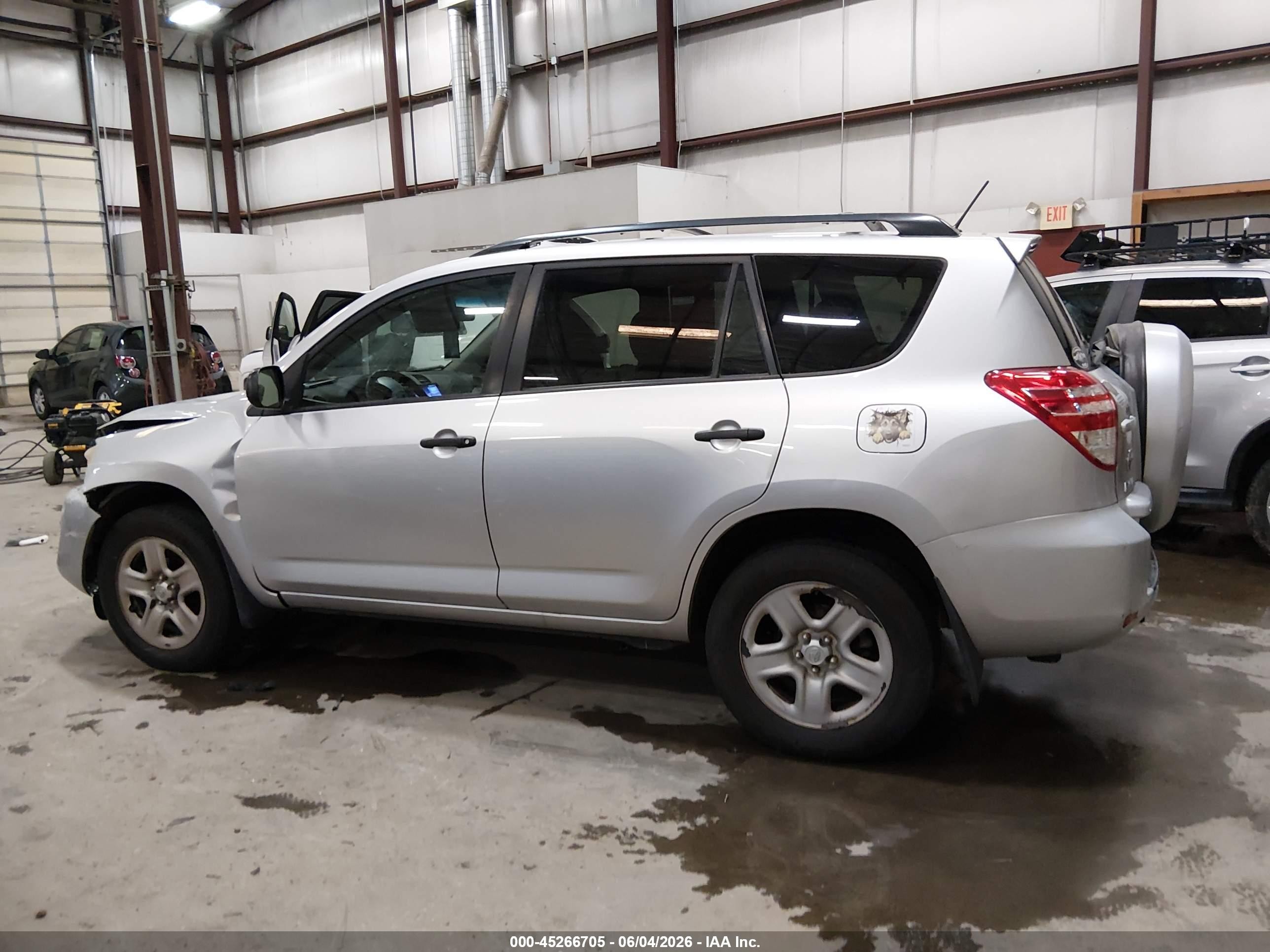 2011 Toyota Rav4   Gray vin: 2T3BF4DV4BW169053