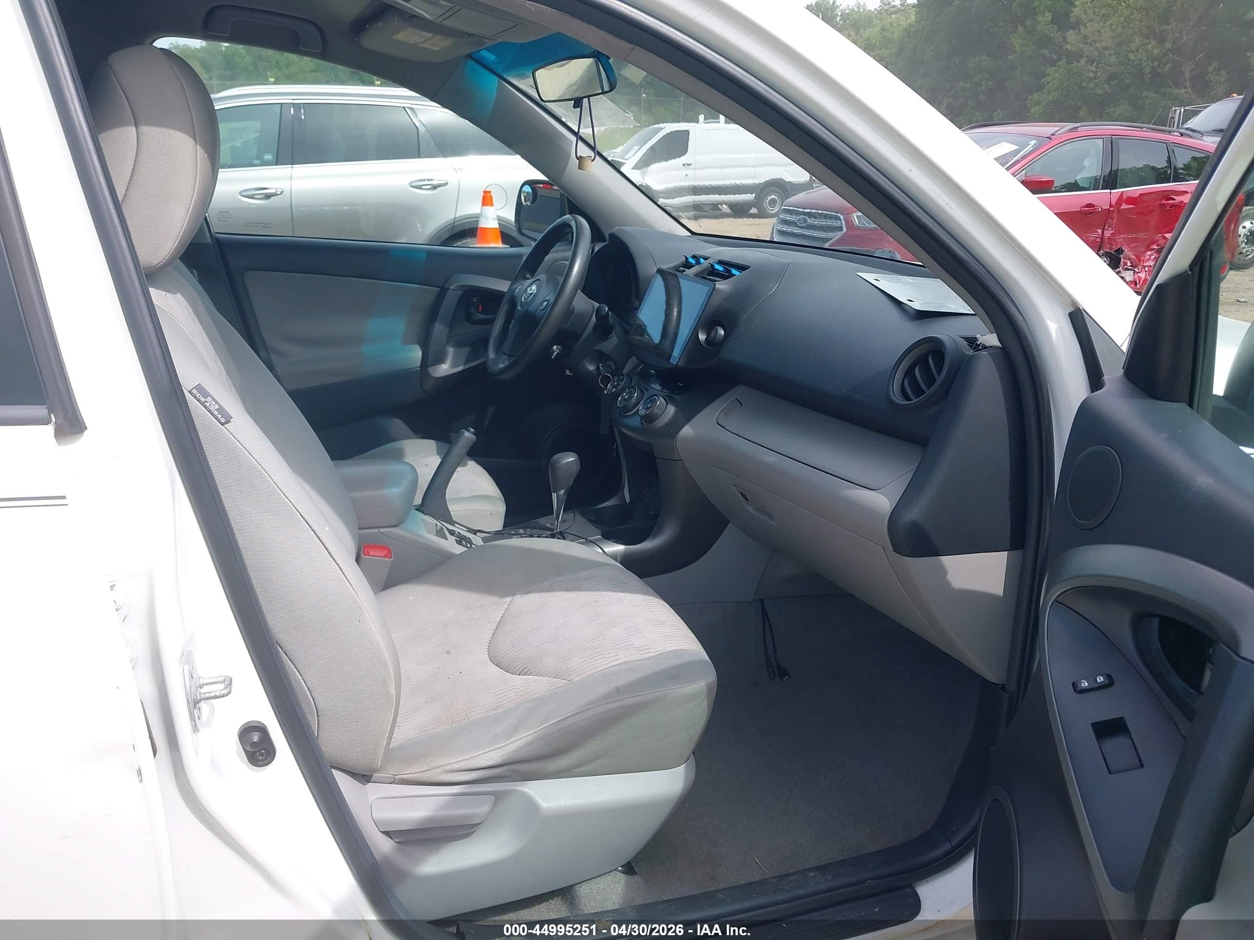 2012 Toyota Rav4   White vin: 2T3BF4DV4CW215918