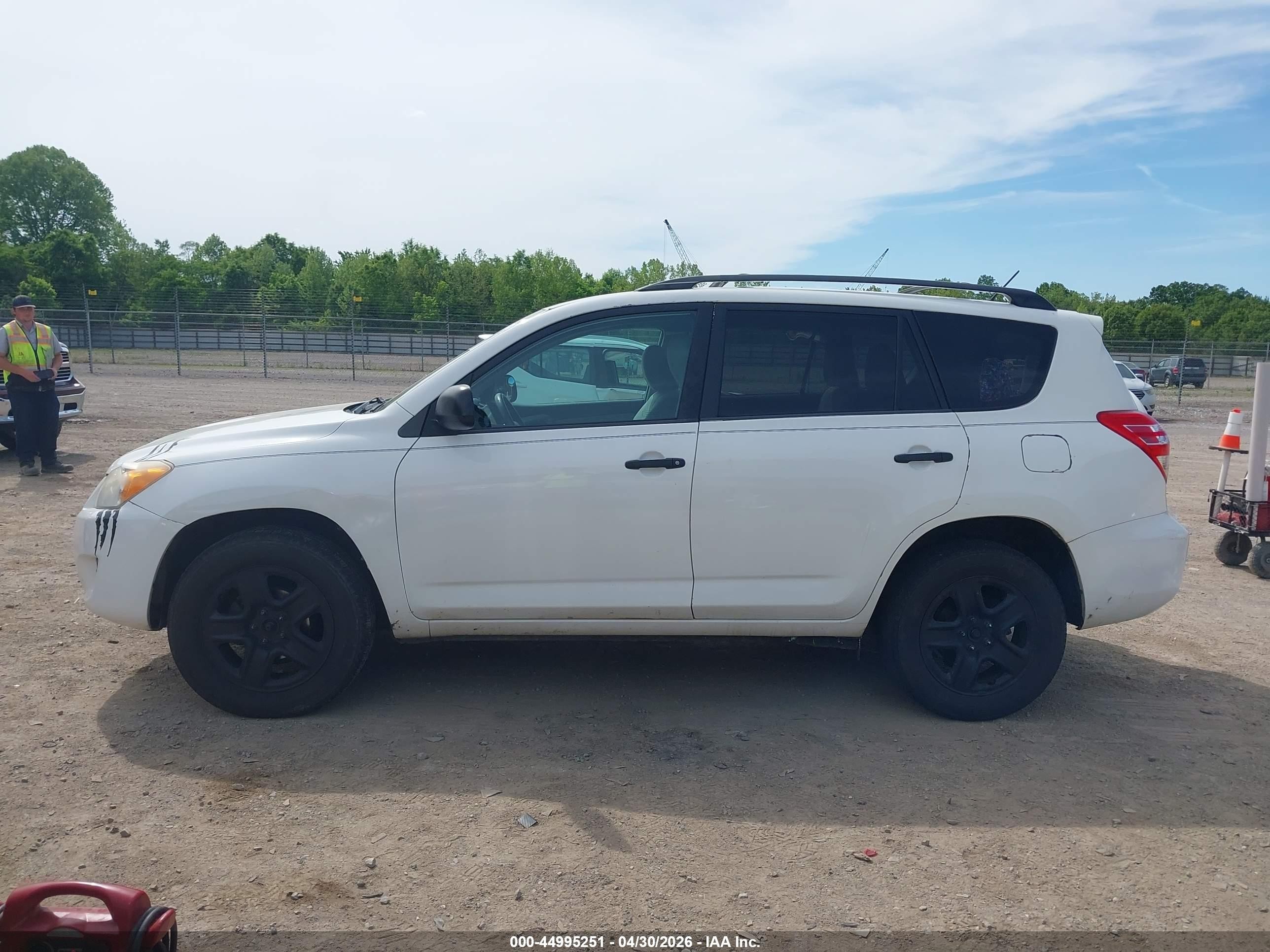 2012 Toyota Rav4   White vin: 2T3BF4DV4CW215918