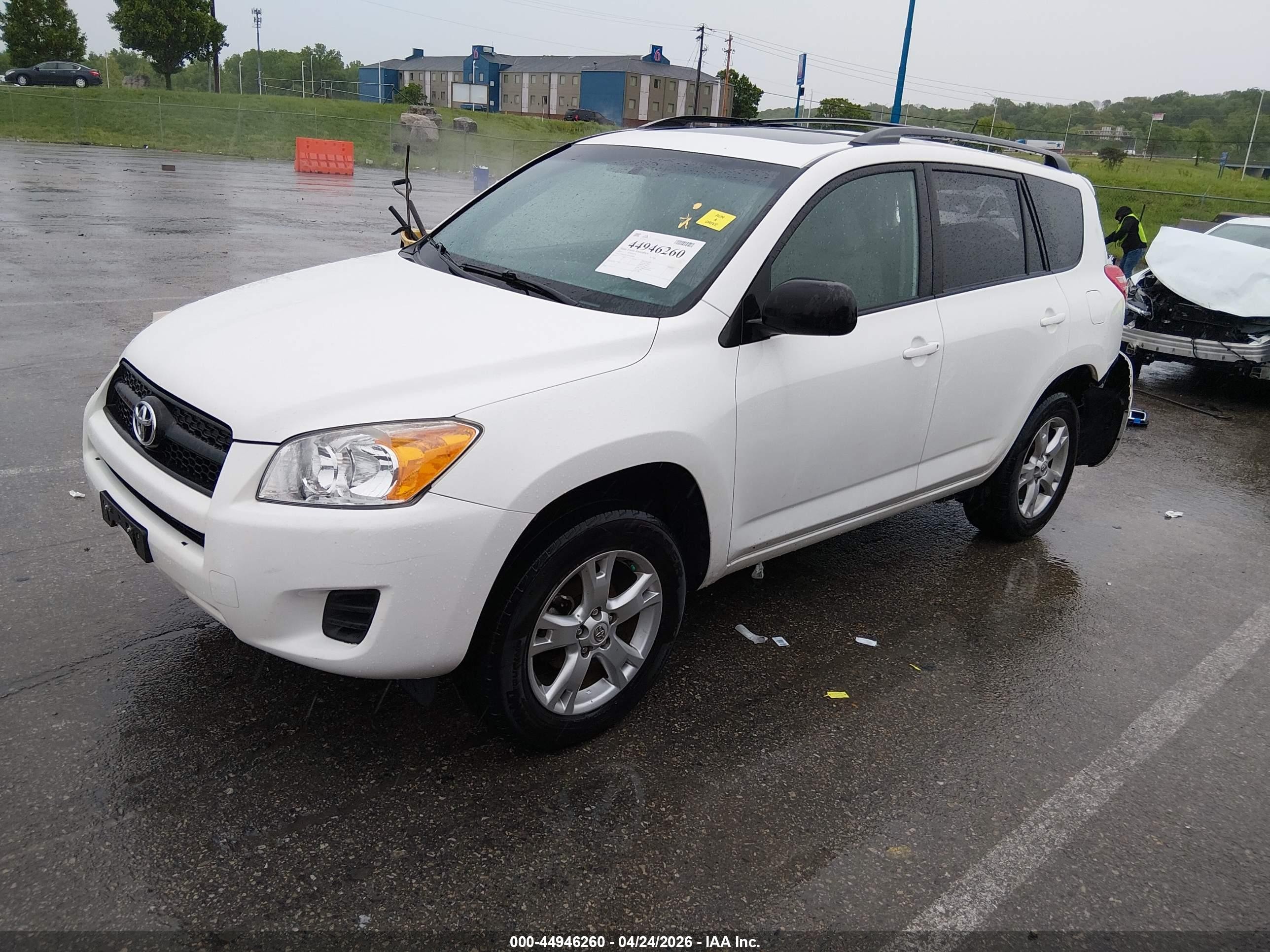 2011 Toyota Rav4   Белый vin: 2T3BF4DV5BW089812