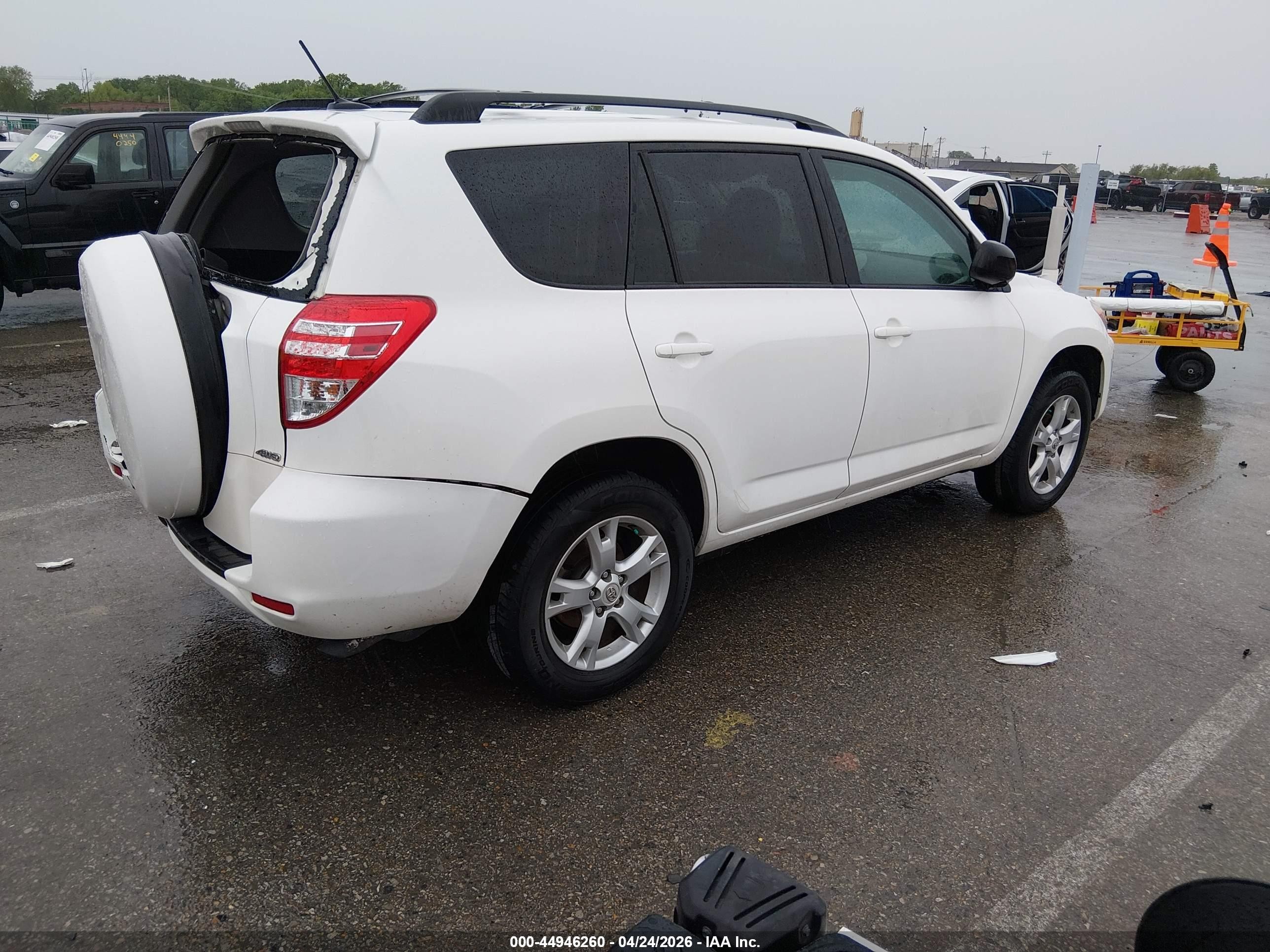 2011 Toyota Rav4   Белый vin: 2T3BF4DV5BW089812