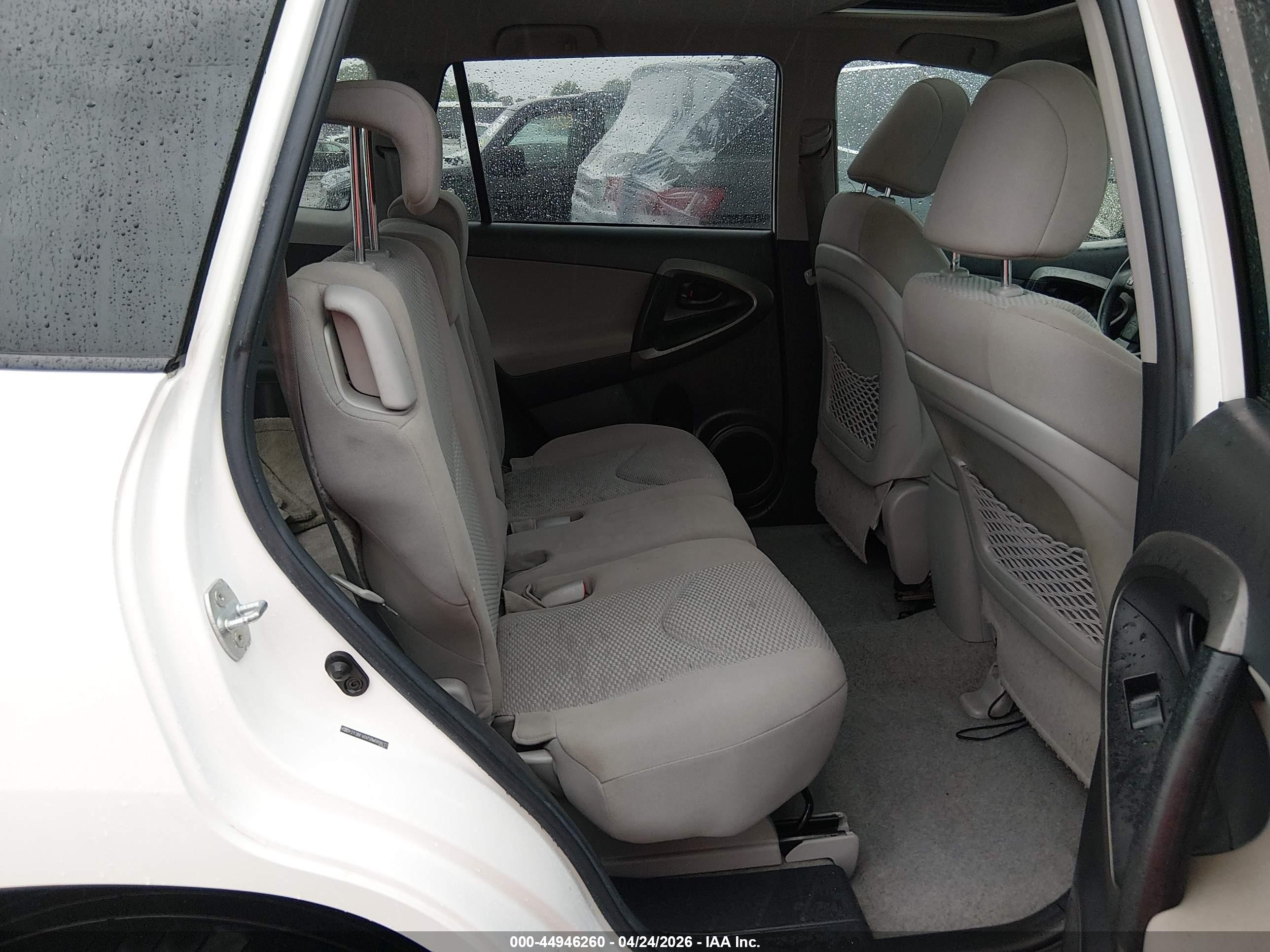 2011 Toyota Rav4   Белый vin: 2T3BF4DV5BW089812
