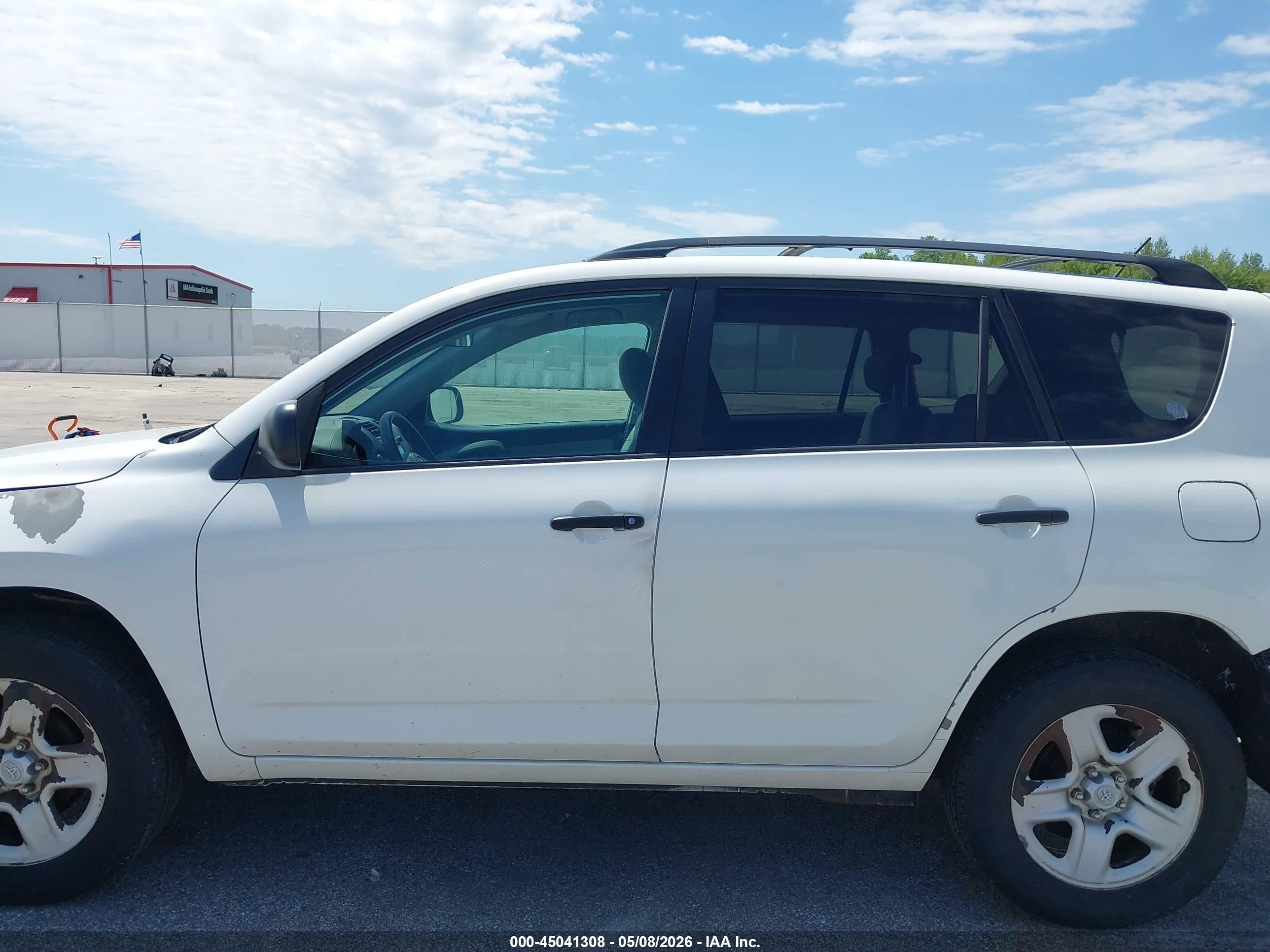 2011 Toyota Rav4   White vin: 2T3BF4DV5BW108102