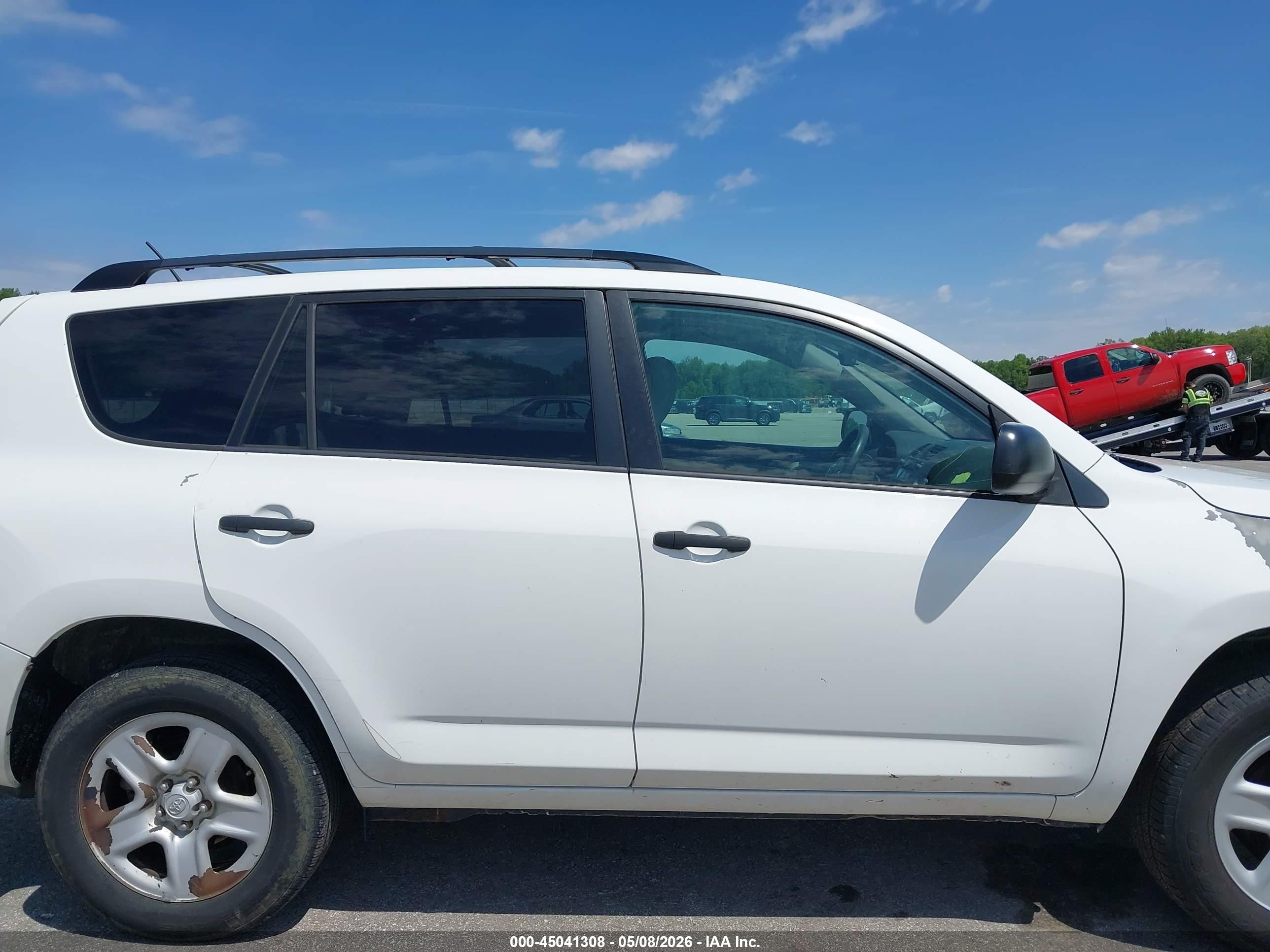 2011 Toyota Rav4   White vin: 2T3BF4DV5BW108102