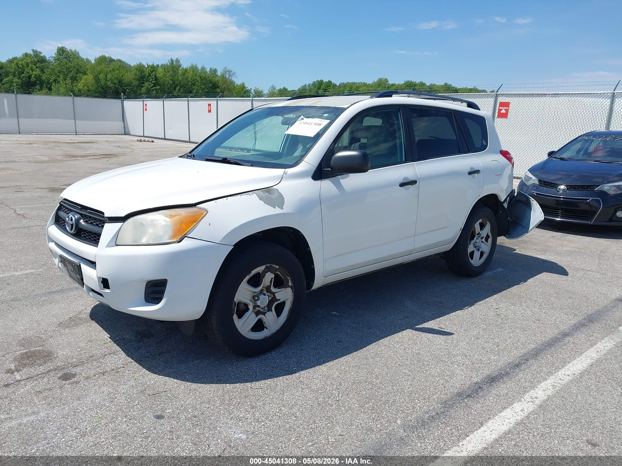 2011 Toyota Rav4   White vin: 2T3BF4DV5BW108102