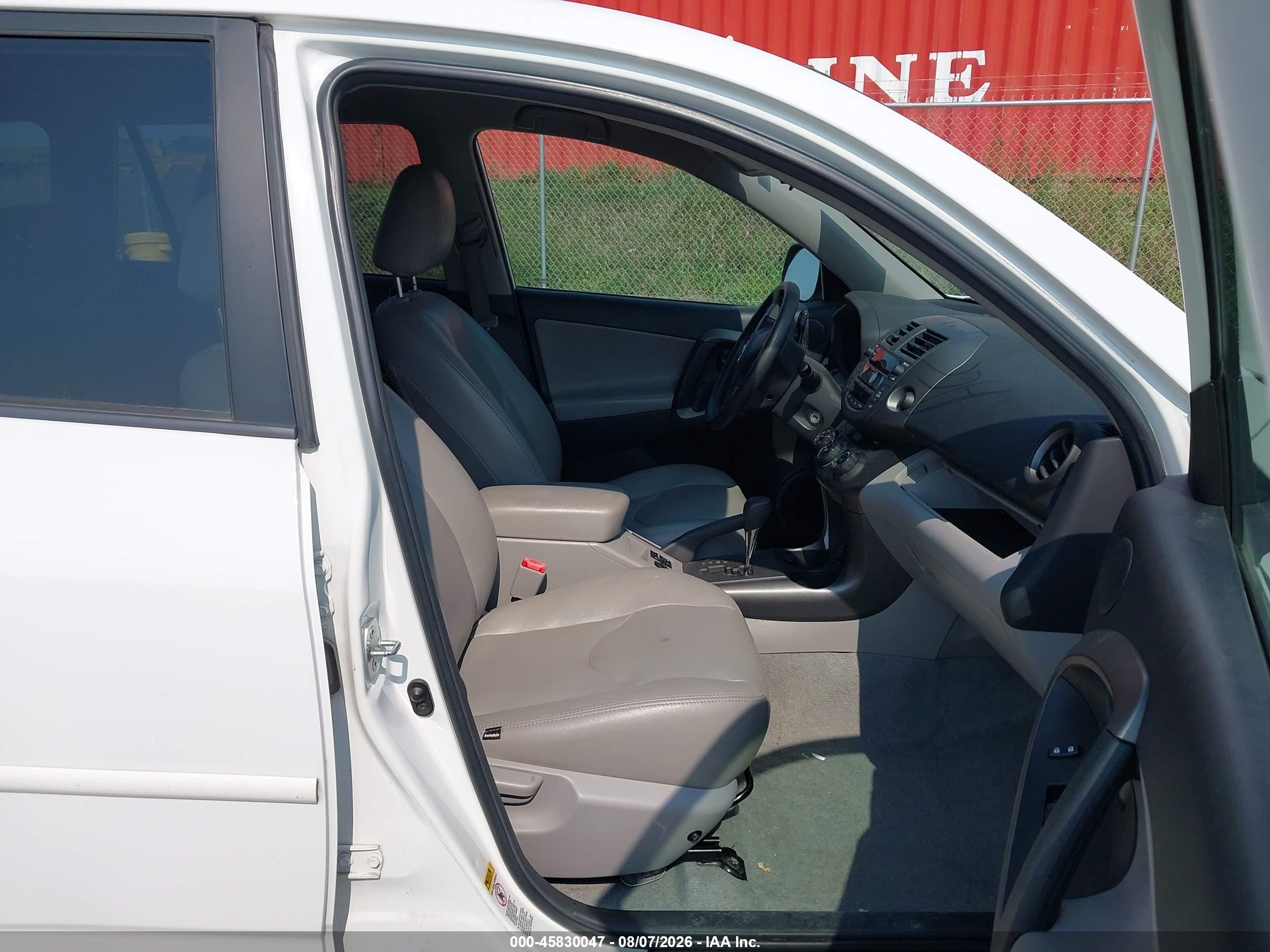 2011 Toyota Rav4   Белый vin: 2T3BF4DV5BW119164