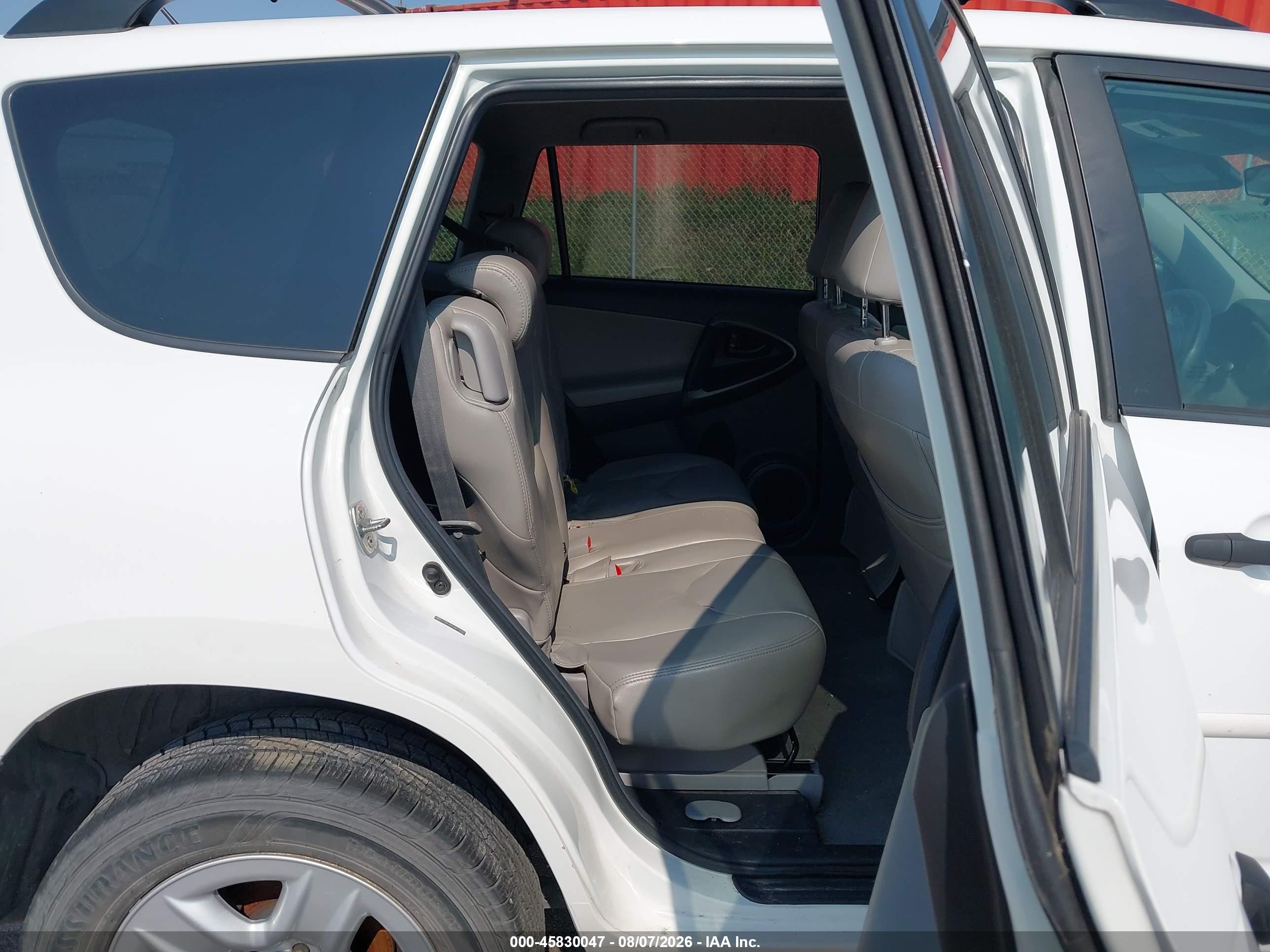 2011 Toyota Rav4   Белый vin: 2T3BF4DV5BW119164