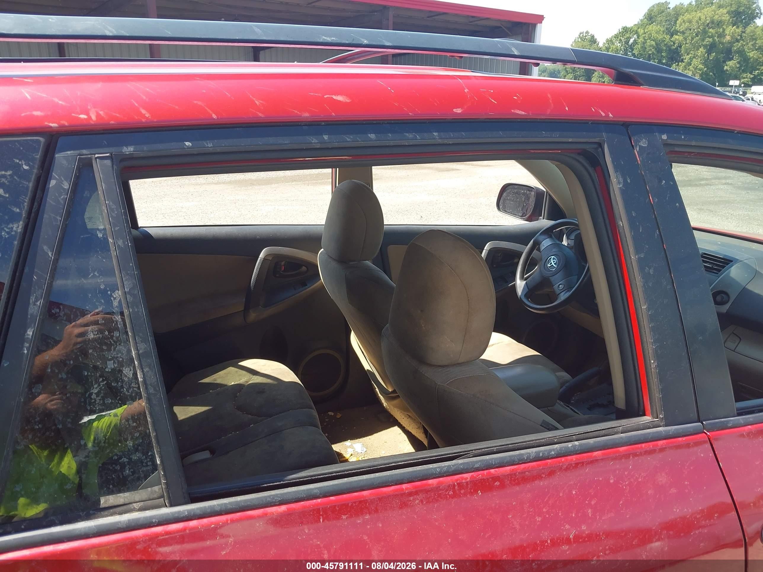 2011 Toyota Rav4   Red vin: 2T3BF4DV5BW140547