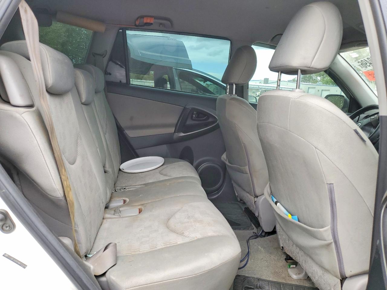2010 Toyota Rav4 Base White vin: 2T3BF4DV6AW033408