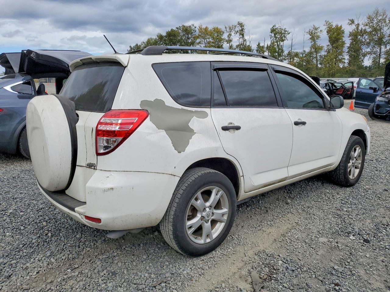 2010 Toyota Rav4 Base White vin: 2T3BF4DV6AW033408