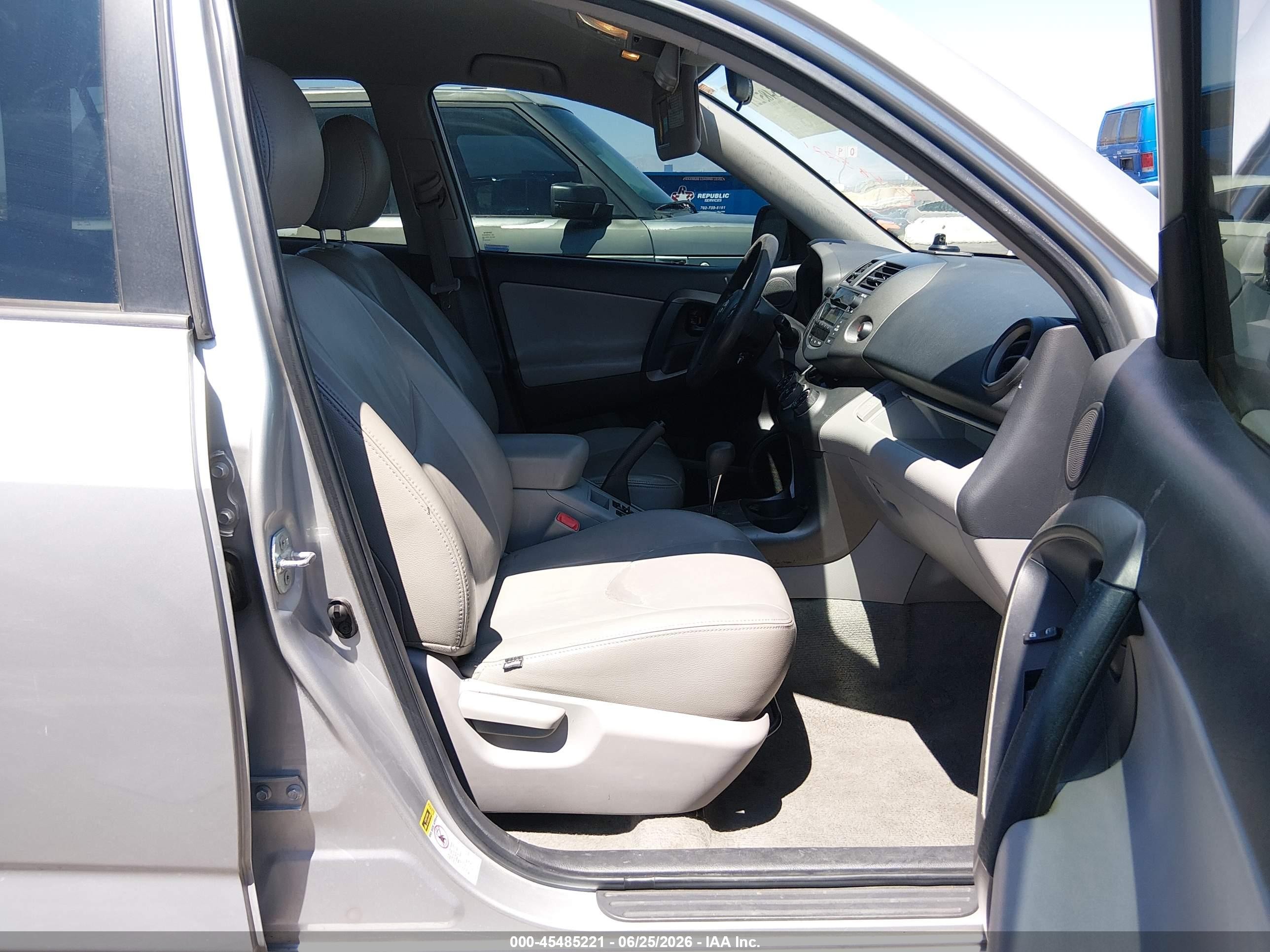 2010 Toyota Rav4   Серебряный vin: 2T3BF4DV6AW057367