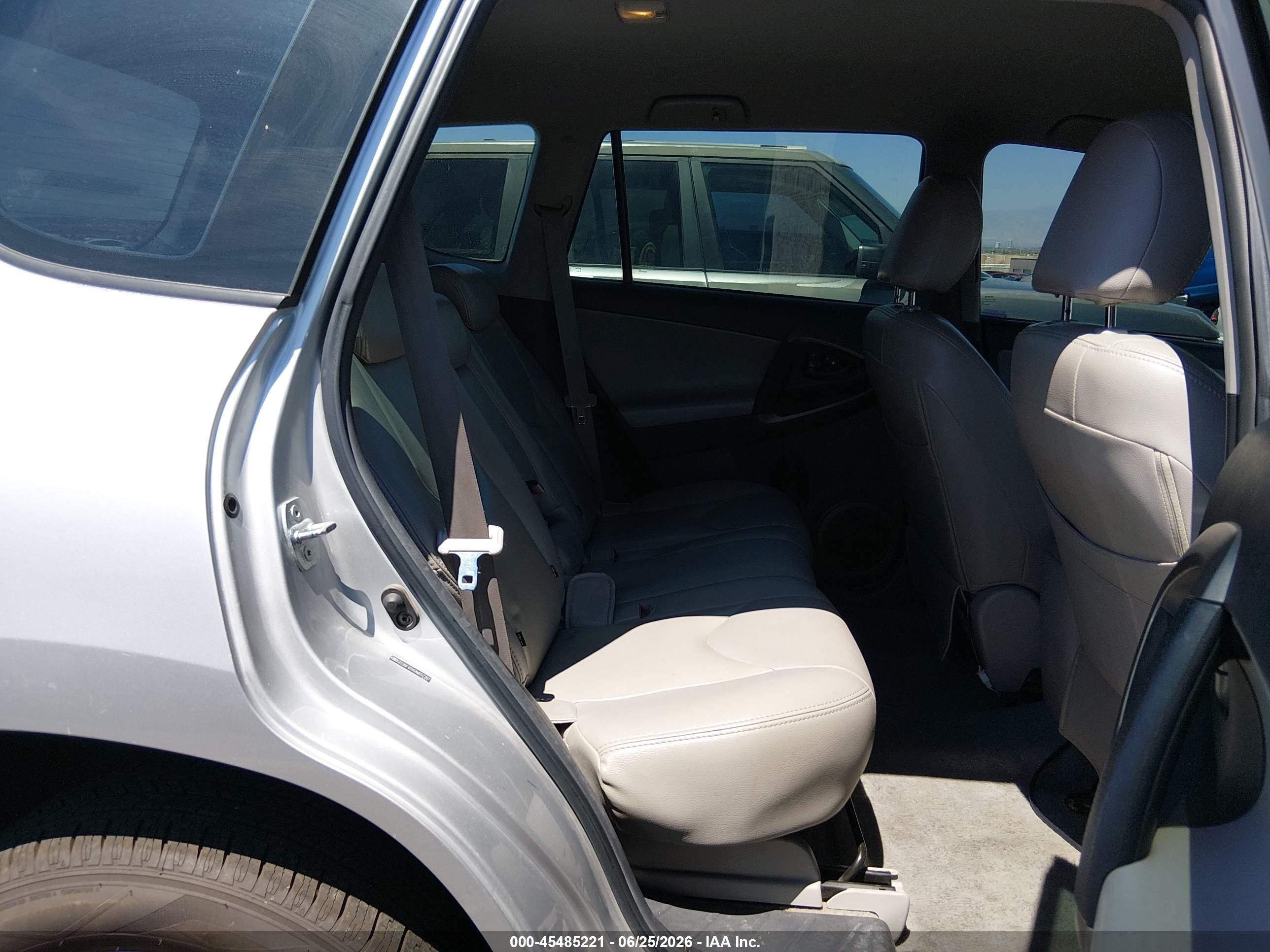 2010 Toyota Rav4   Серебряный vin: 2T3BF4DV6AW057367