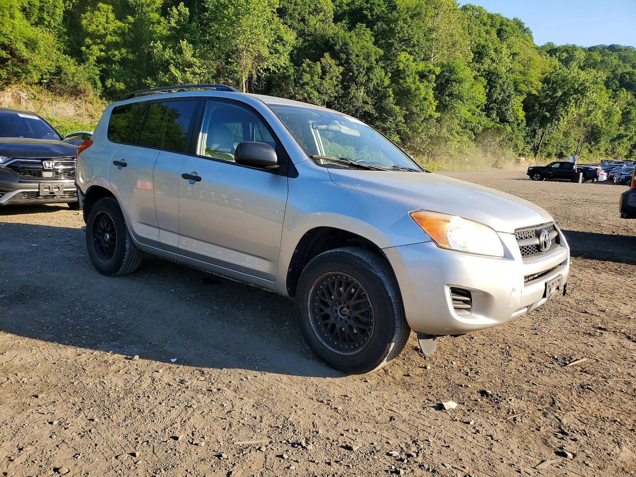 2011 Toyota Rav4 Base Silver vin: 2T3BF4DV6BW105158