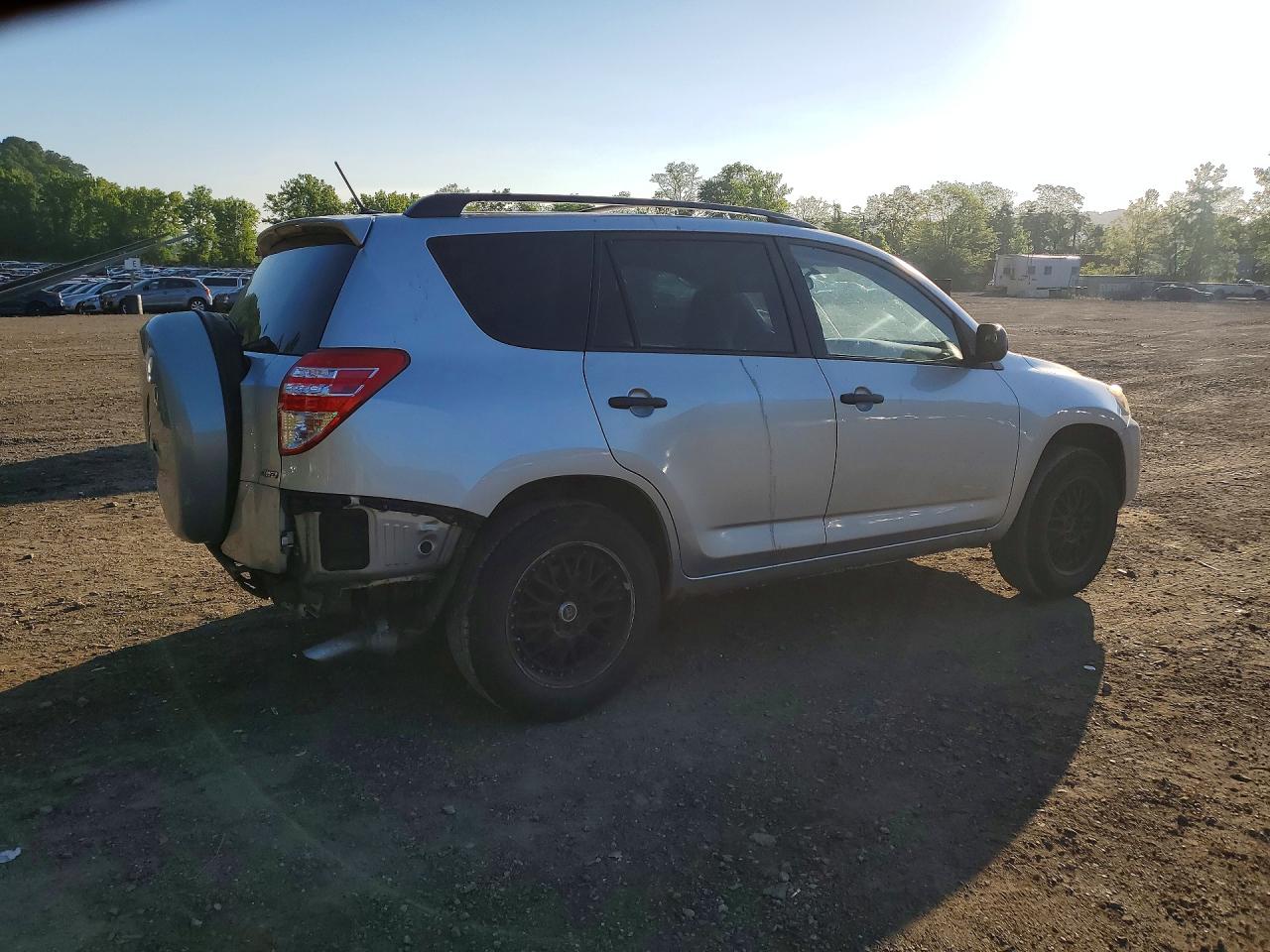 2011 Toyota Rav4 Base Silver vin: 2T3BF4DV6BW105158