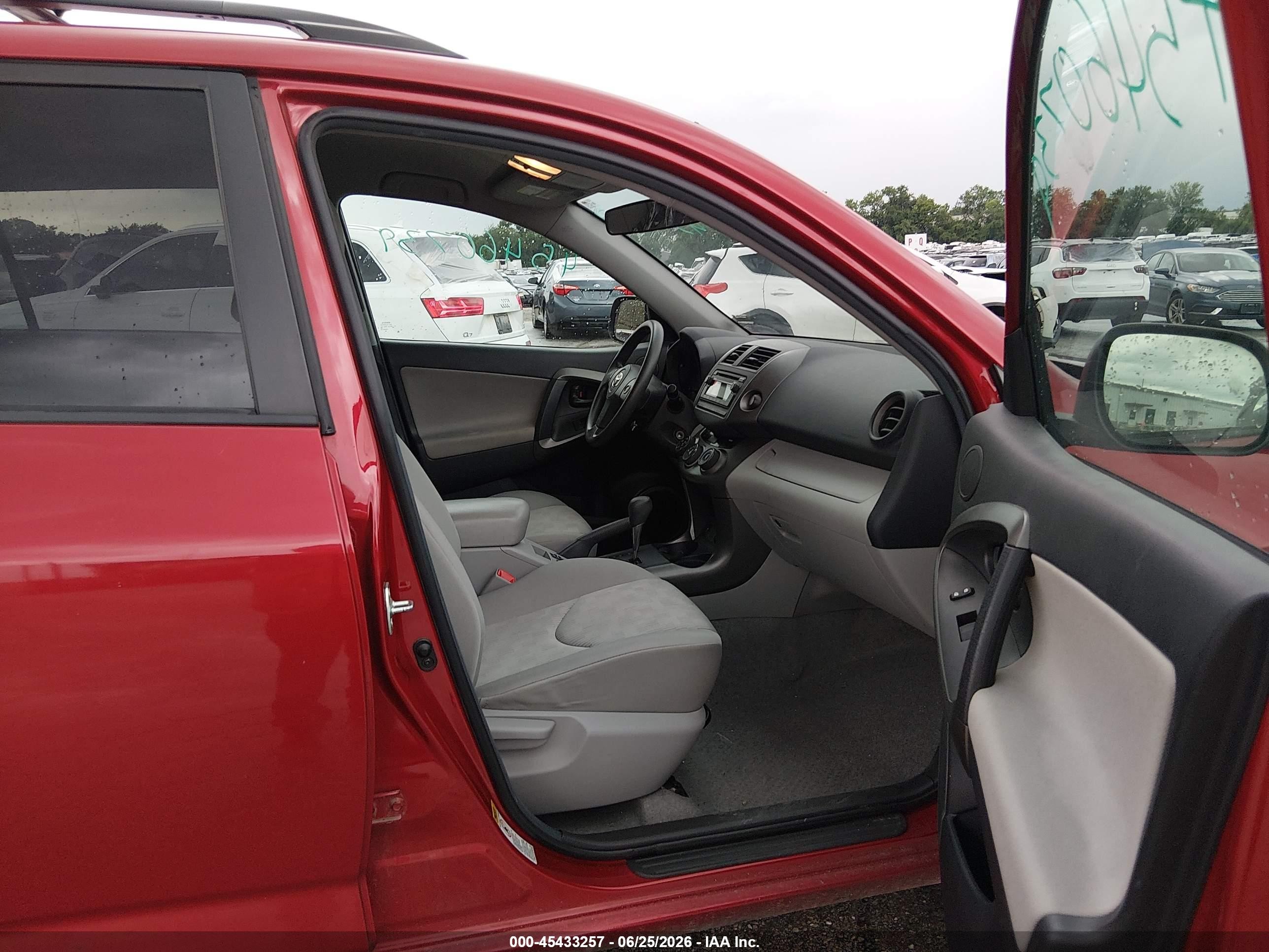 2012 Toyota Rav4   Red vin: 2T3BF4DV6CW192142