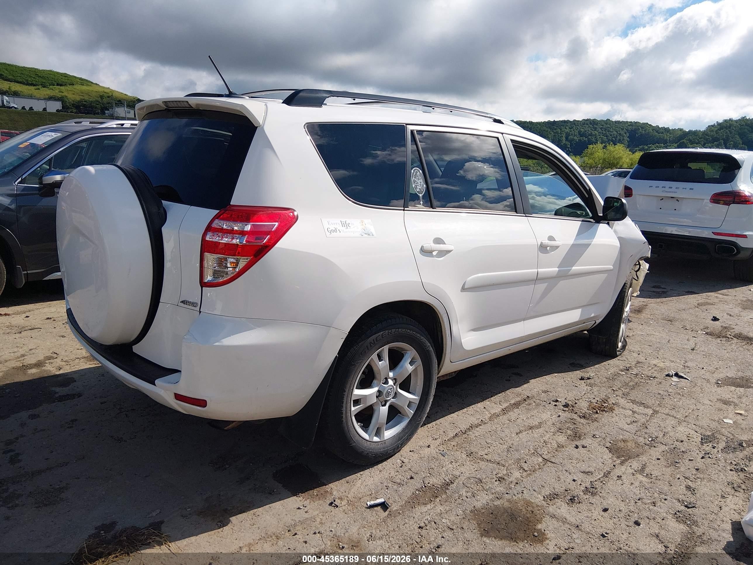 2012 Toyota Rav4   White vin: 2T3BF4DV6CW223776