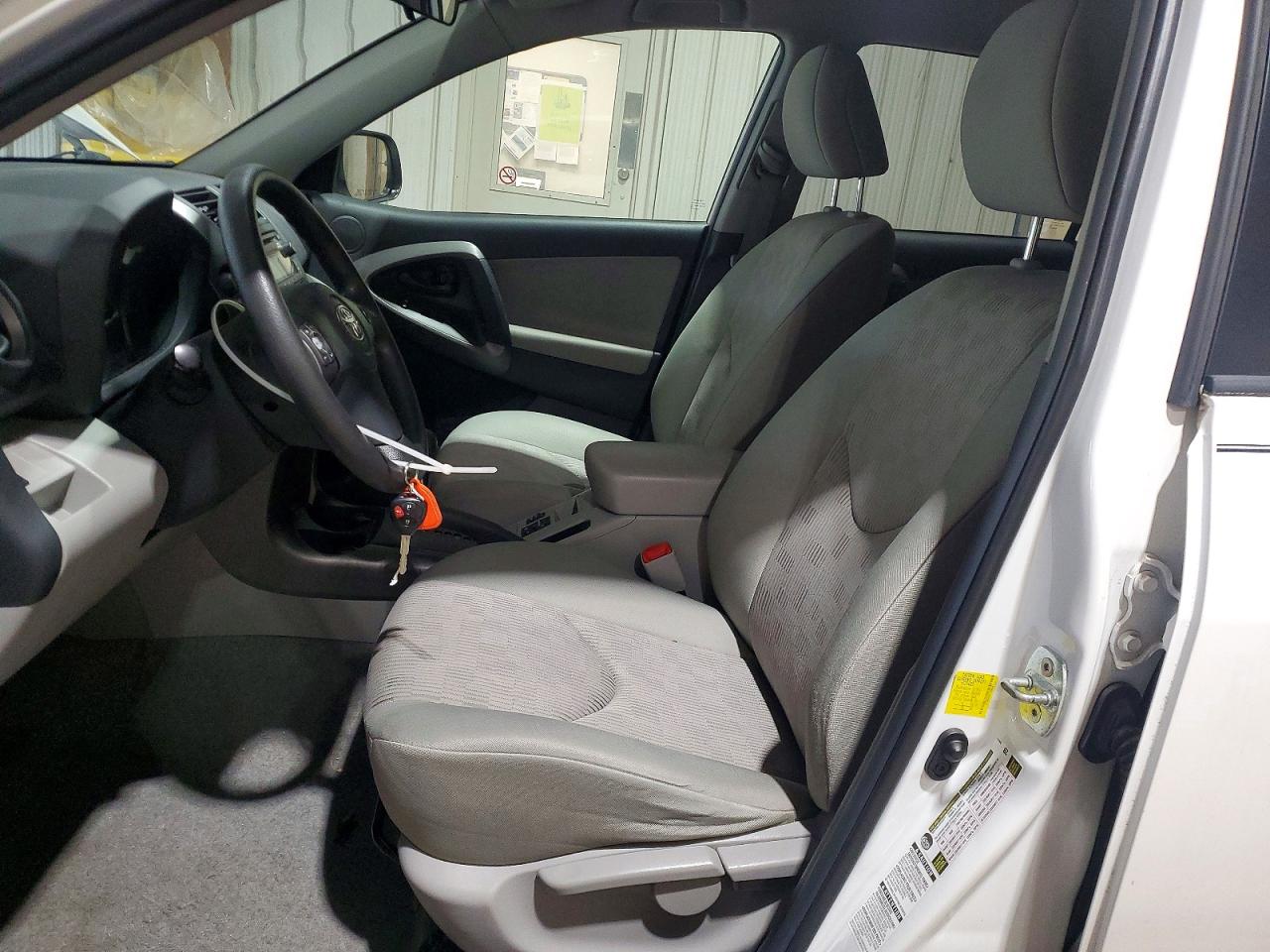 2012 Toyota Rav4 Base White vin: 2T3BF4DV6CW268247