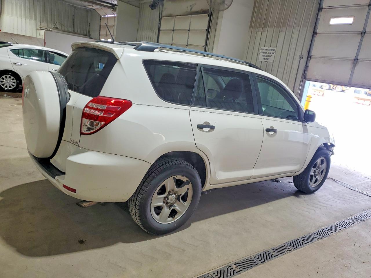 2012 Toyota Rav4 Base White vin: 2T3BF4DV6CW268247