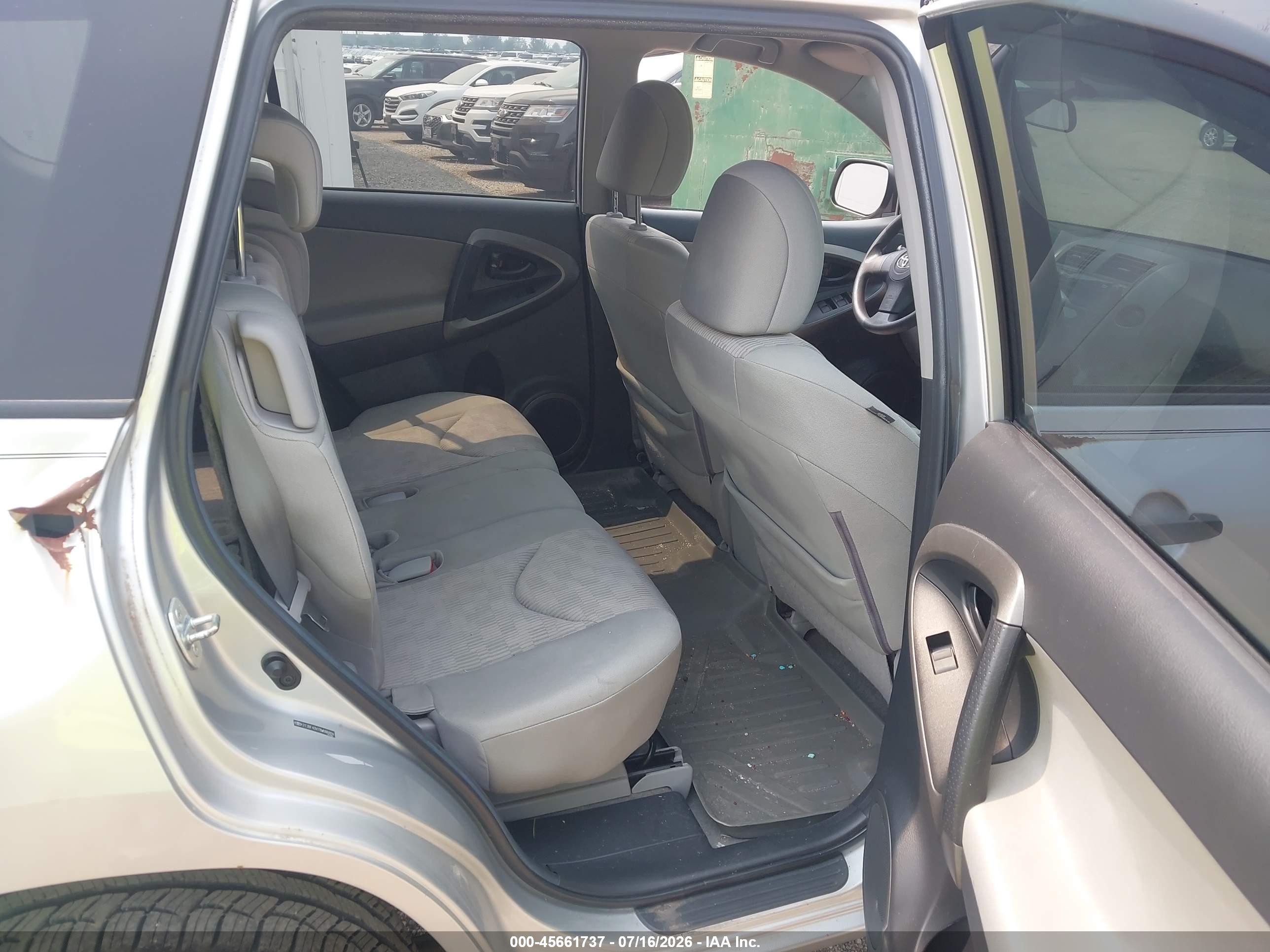 2011 Toyota Rav4   Silver vin: 2T3BF4DV7BW086894