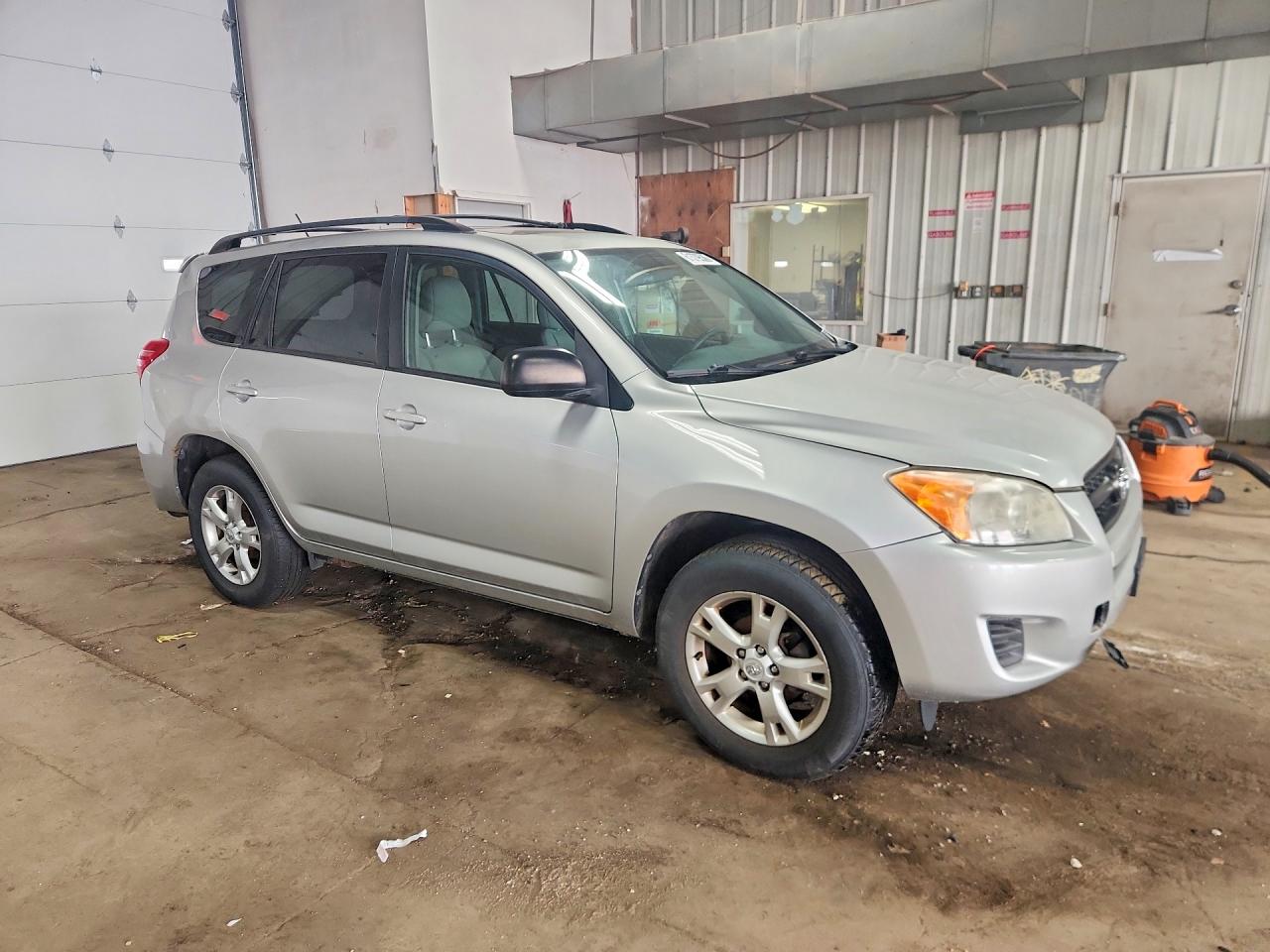 2011 Toyota Rav4 Base Silver vin: 2T3BF4DV7BW088628