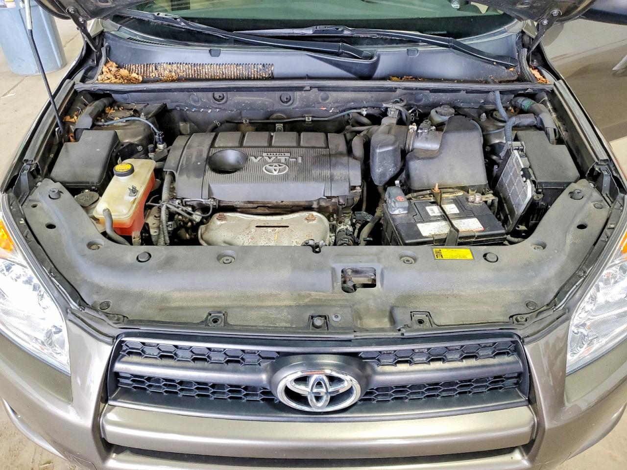 2011 Toyota Rav4 Base Brown vin: 2T3BF4DV7BW092484
