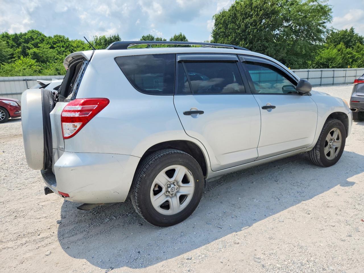 2011 Toyota Rav4 Base Silver vin: 2T3BF4DV7BW093182