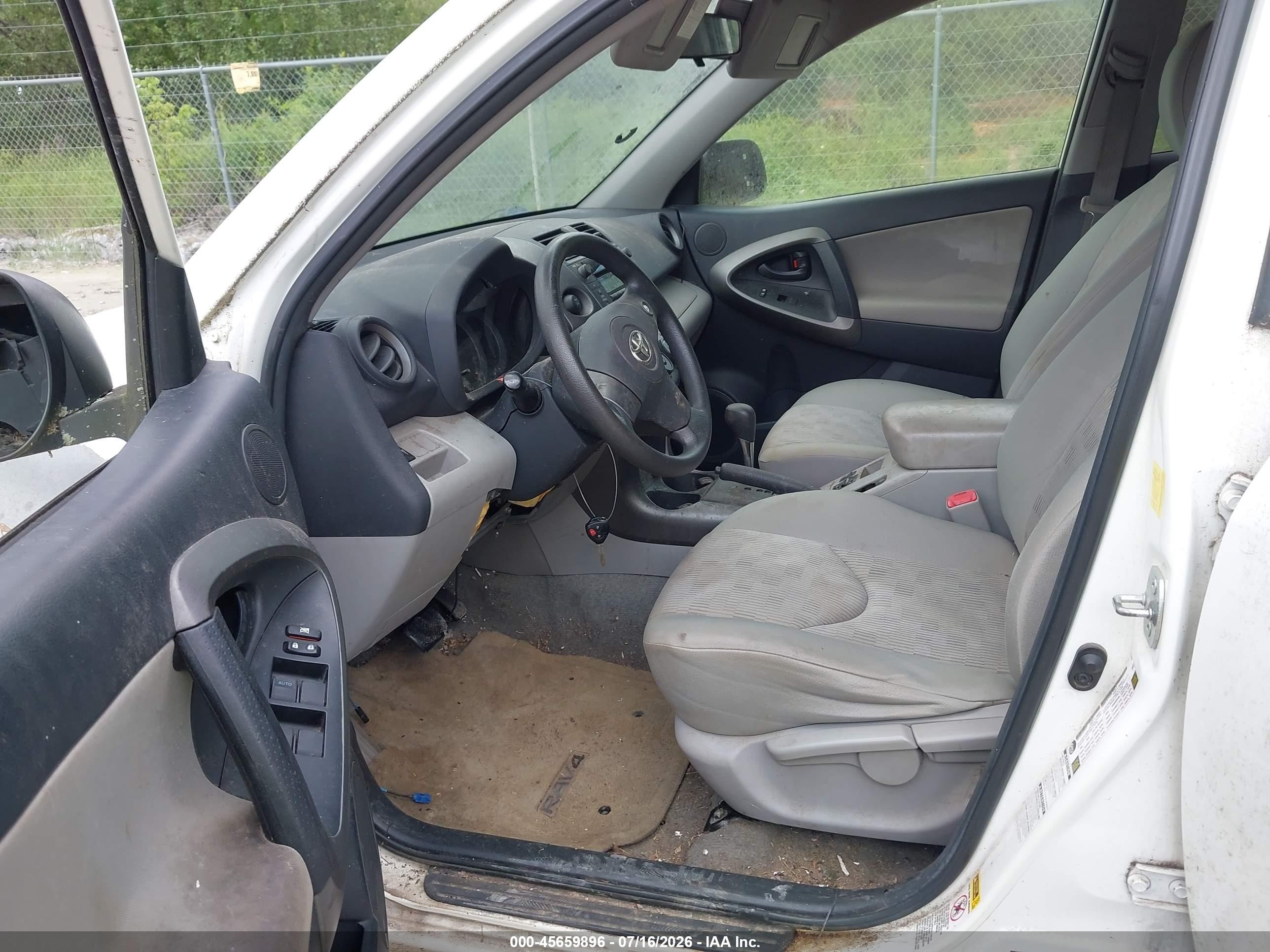 2011 Toyota Rav4   White vin: 2T3BF4DV7BW102155