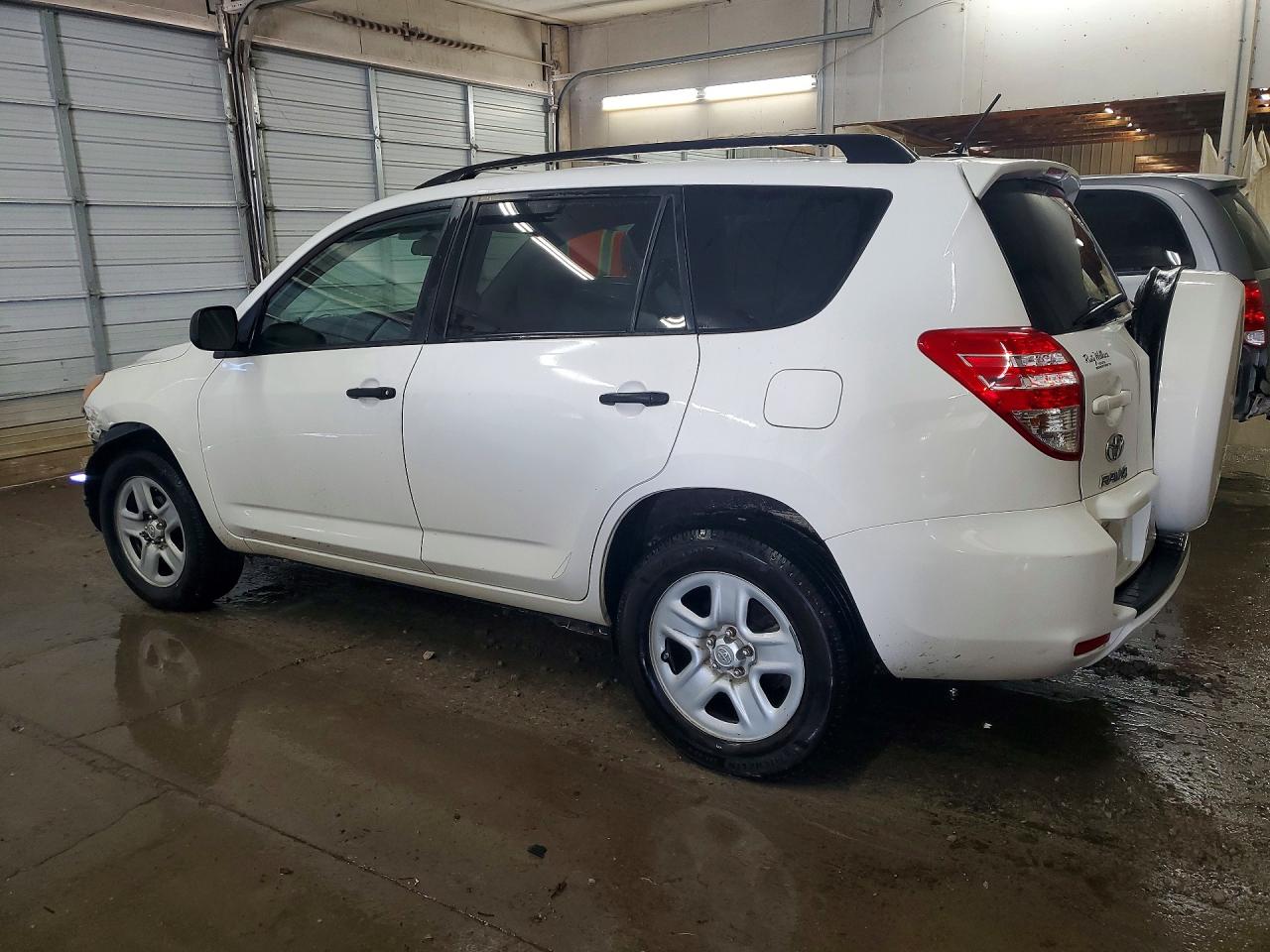 2012 Toyota Rav4 Base White vin: 2T3BF4DV7CW186074
