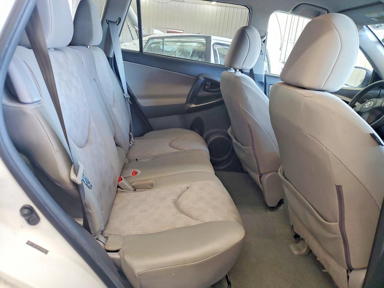 2012 Toyota Rav4 Base White vin: 2T3BF4DV7CW186074