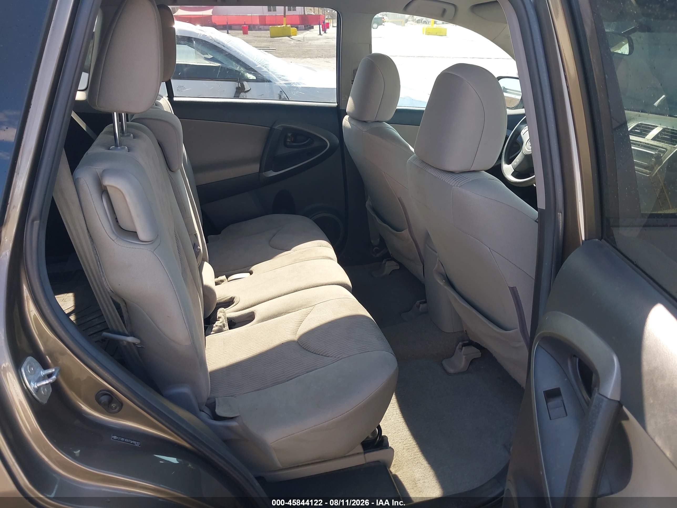 2012 Toyota Rav4   Champagne vin: 2T3BF4DV7CW188102