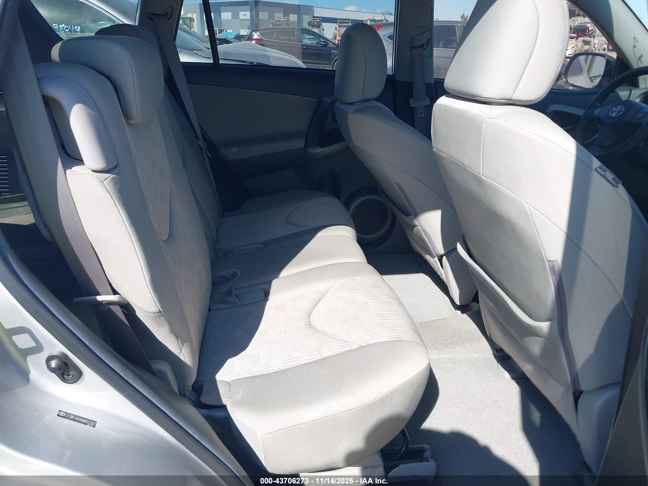 2010 Toyota Rav4   Silver vin: 2T3BF4DV8AW052302