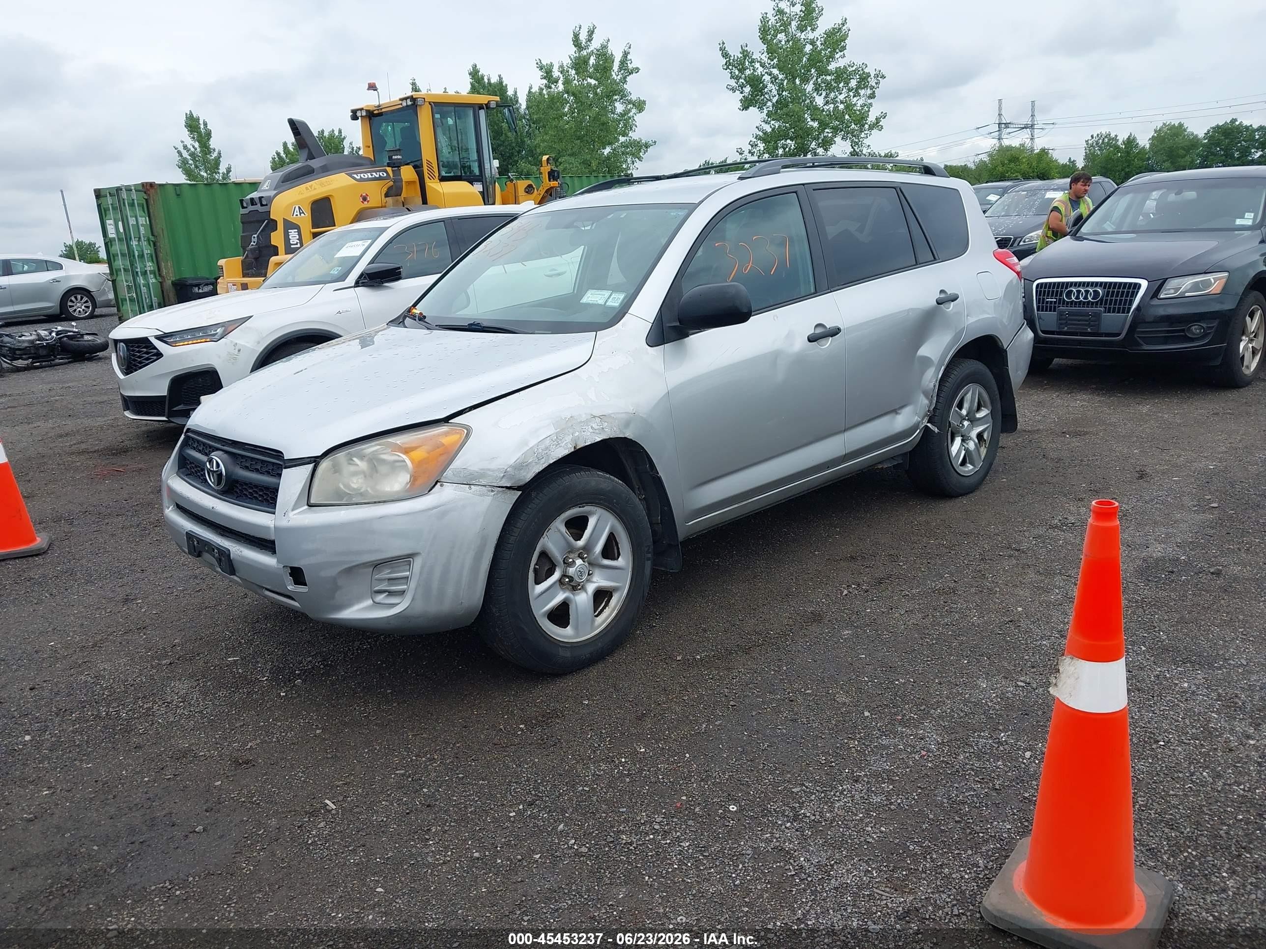2010 Toyota Rav4   Серебряный vin: 2T3BF4DV8AW054762