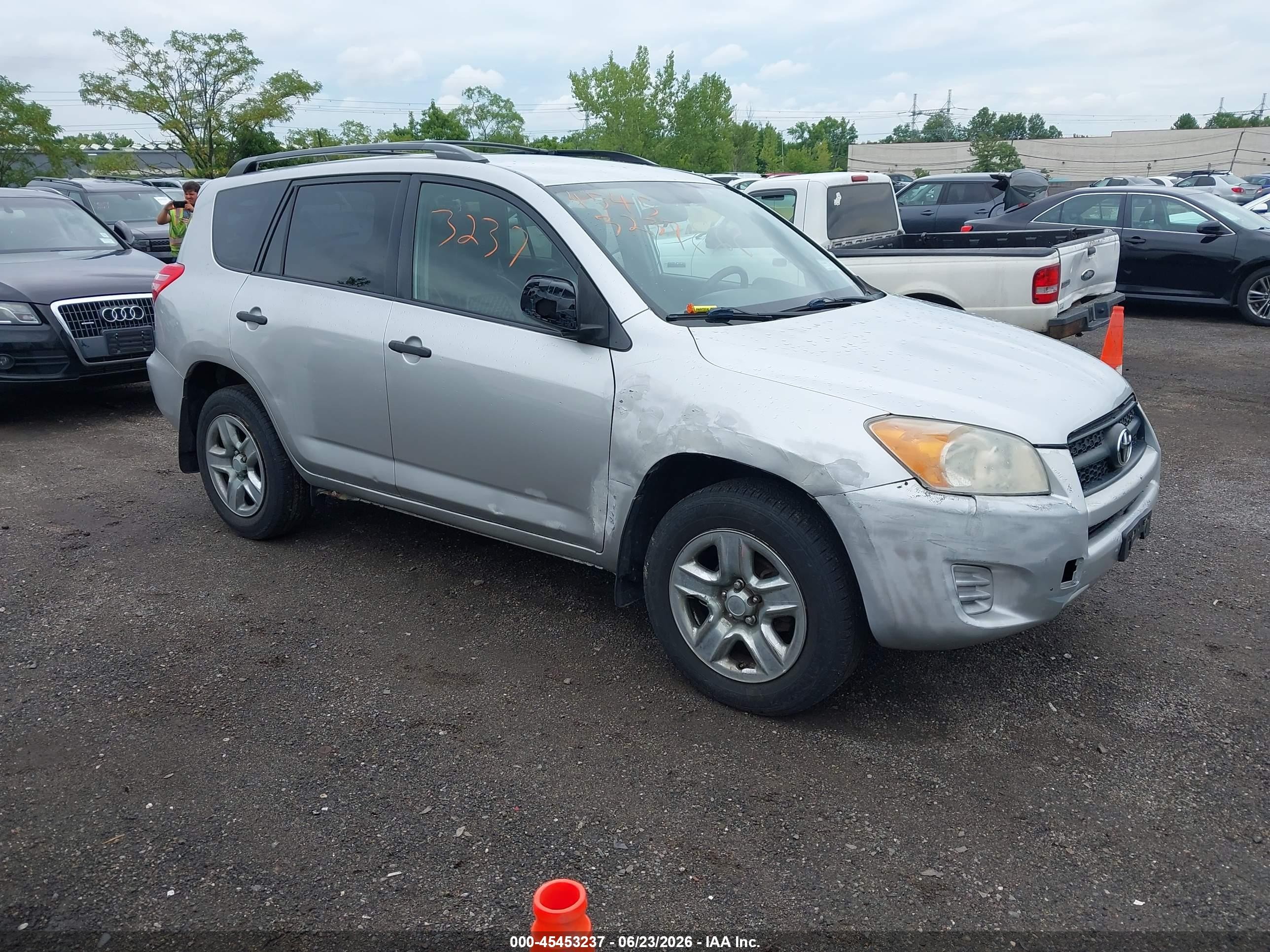 2010 Toyota Rav4   Серебряный vin: 2T3BF4DV8AW054762