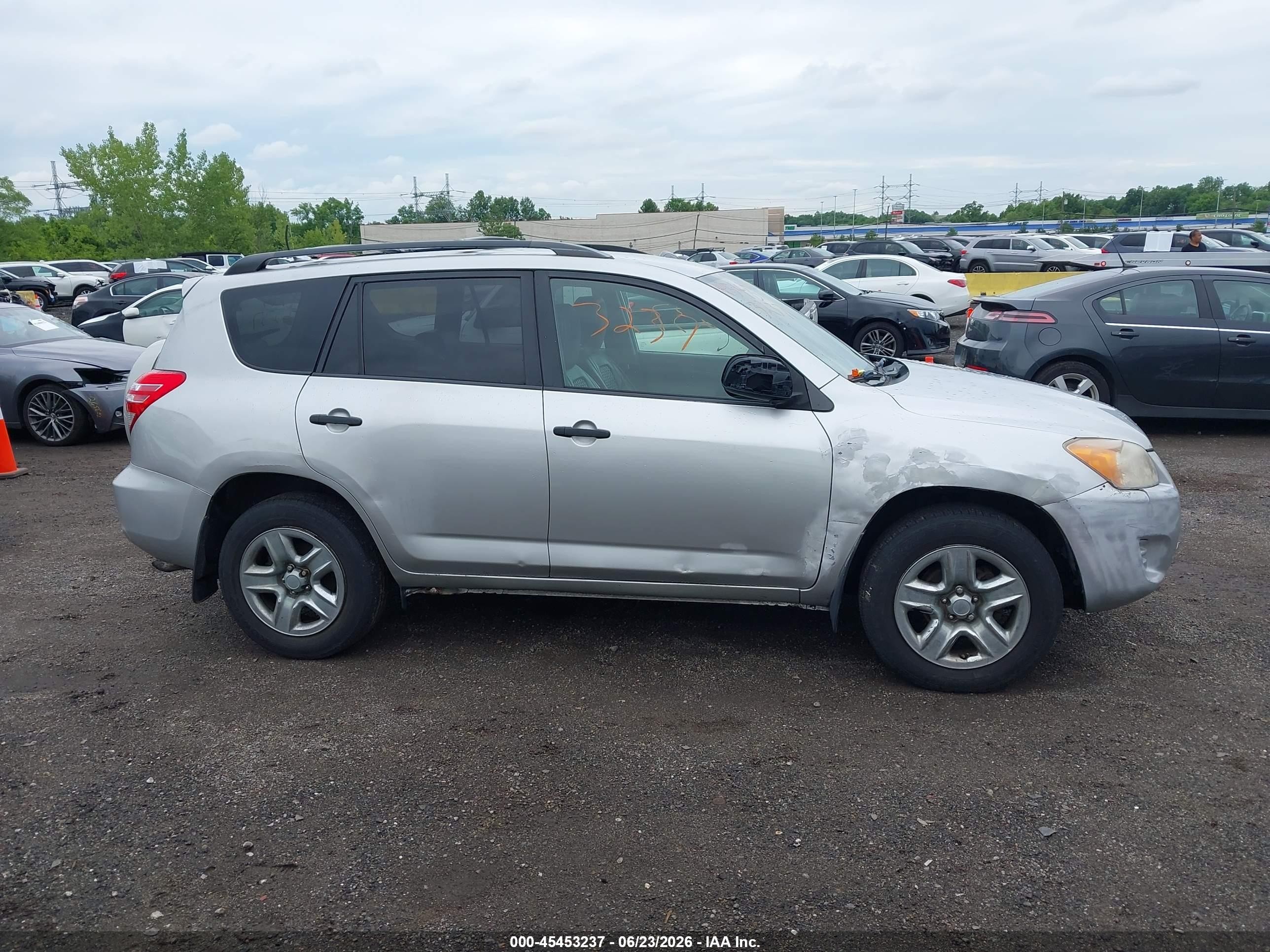 2010 Toyota Rav4   Серебряный vin: 2T3BF4DV8AW054762