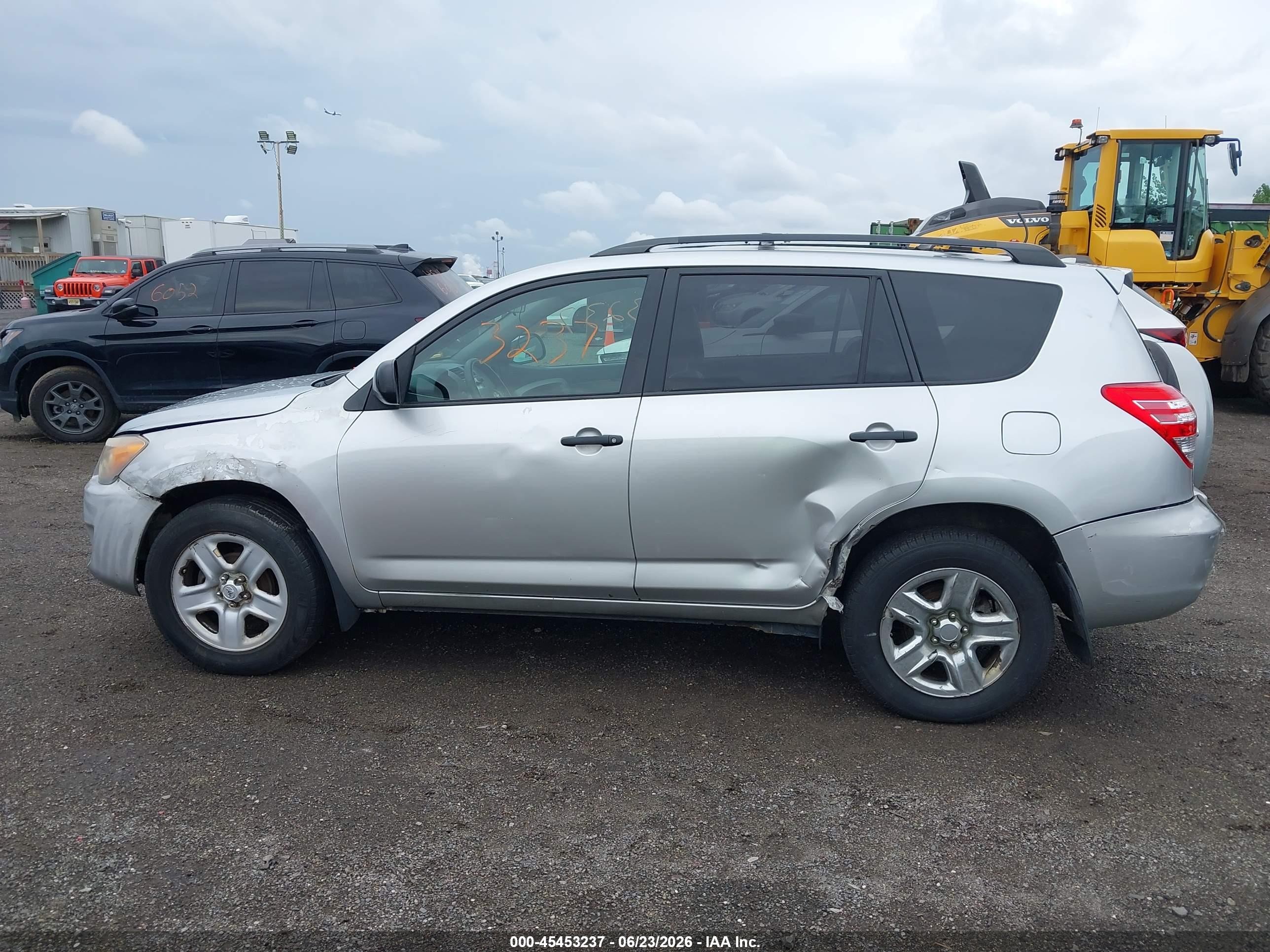 2010 Toyota Rav4   Серебряный vin: 2T3BF4DV8AW054762