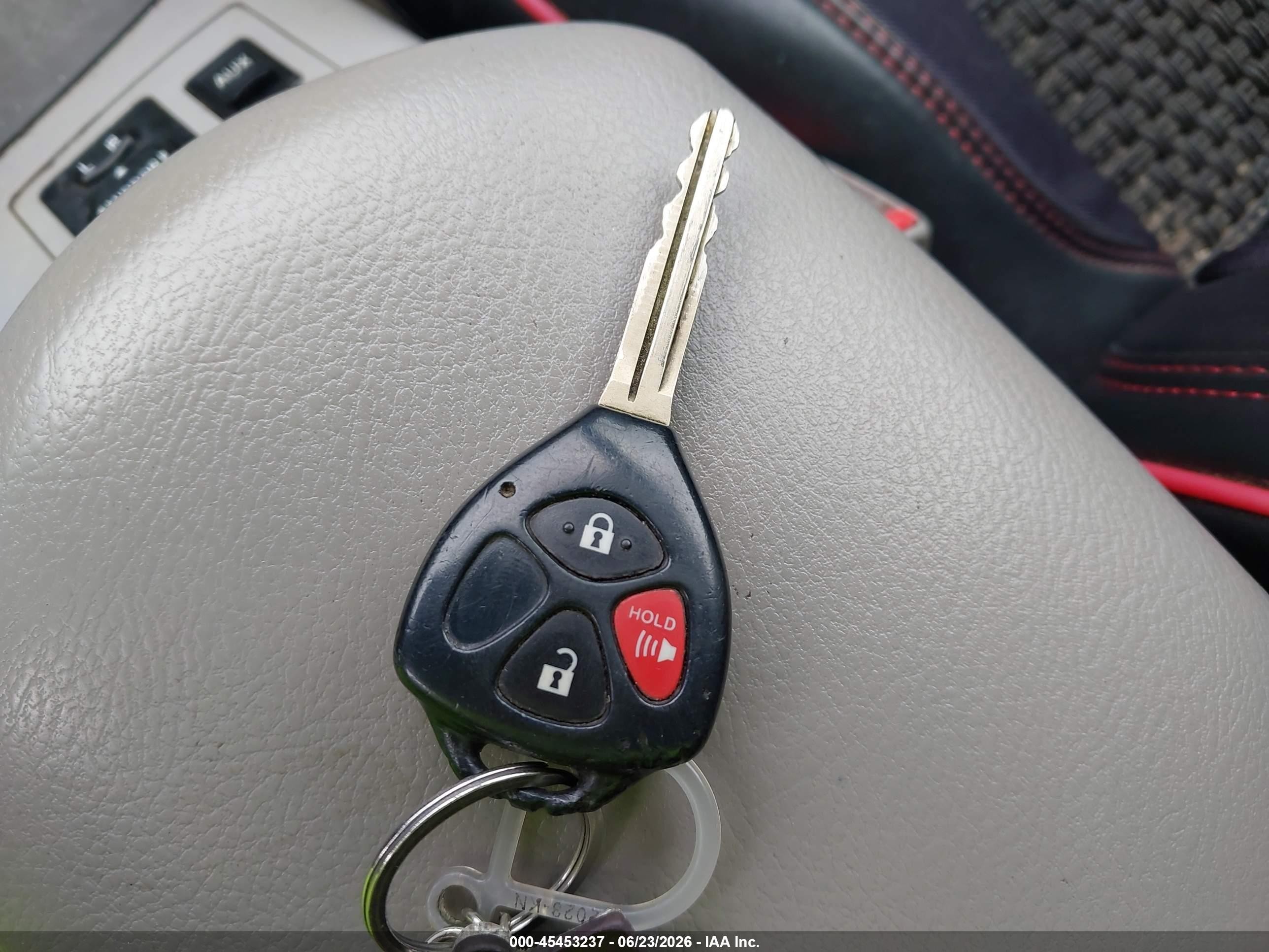 2010 Toyota Rav4   Серебряный vin: 2T3BF4DV8AW054762
