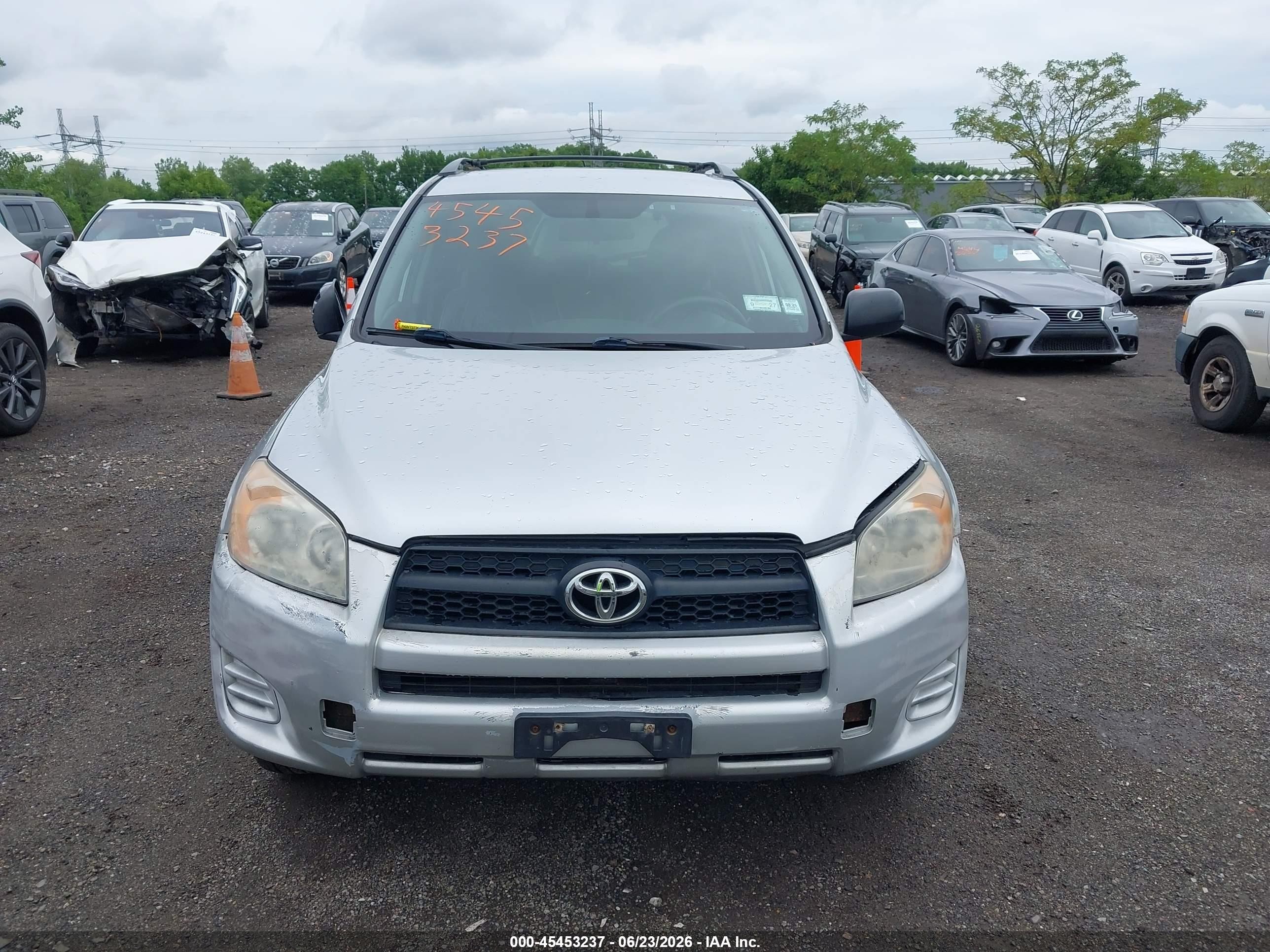 2010 Toyota Rav4   Серебряный vin: 2T3BF4DV8AW054762