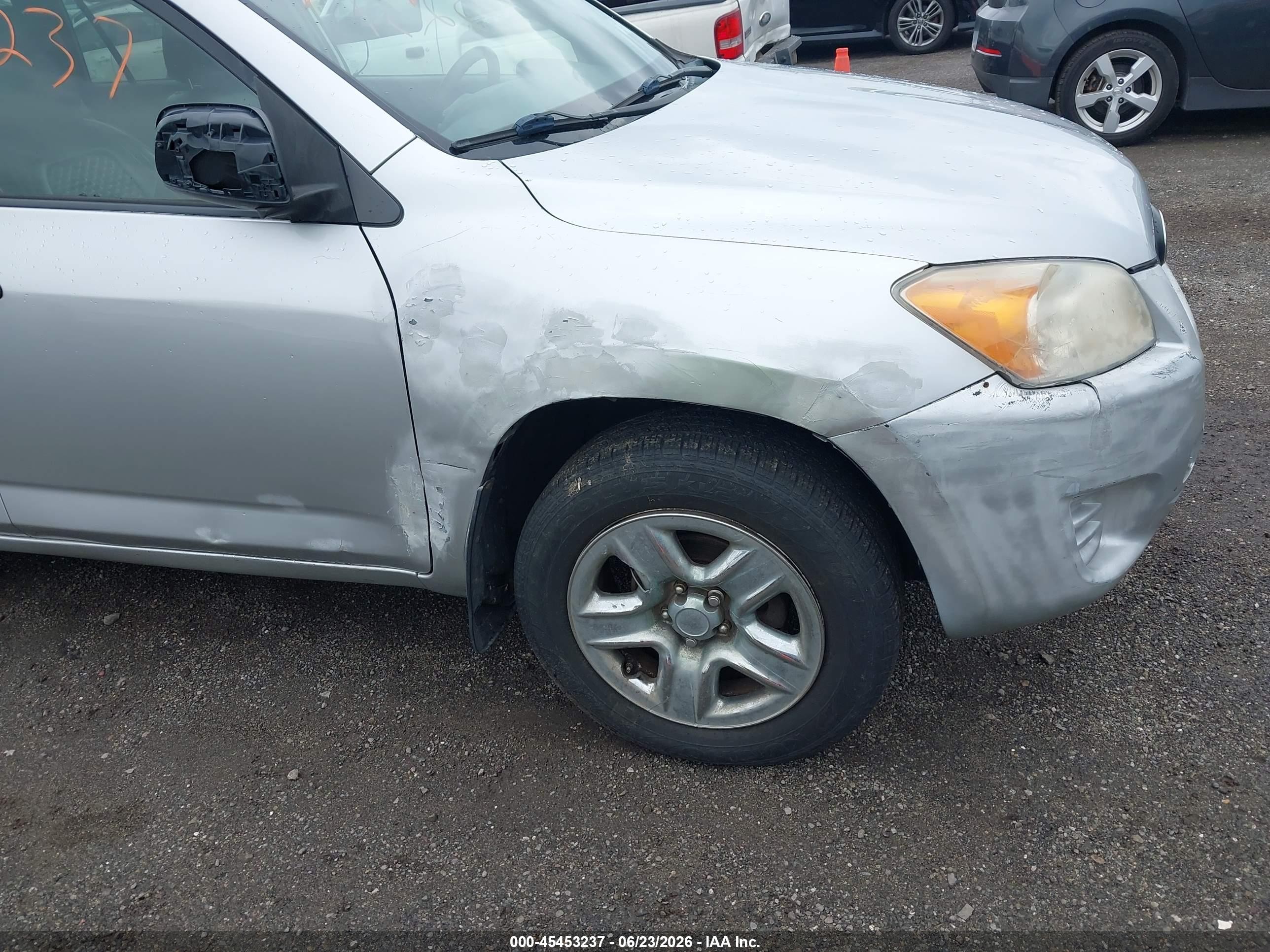 2010 Toyota Rav4   Серебряный vin: 2T3BF4DV8AW054762
