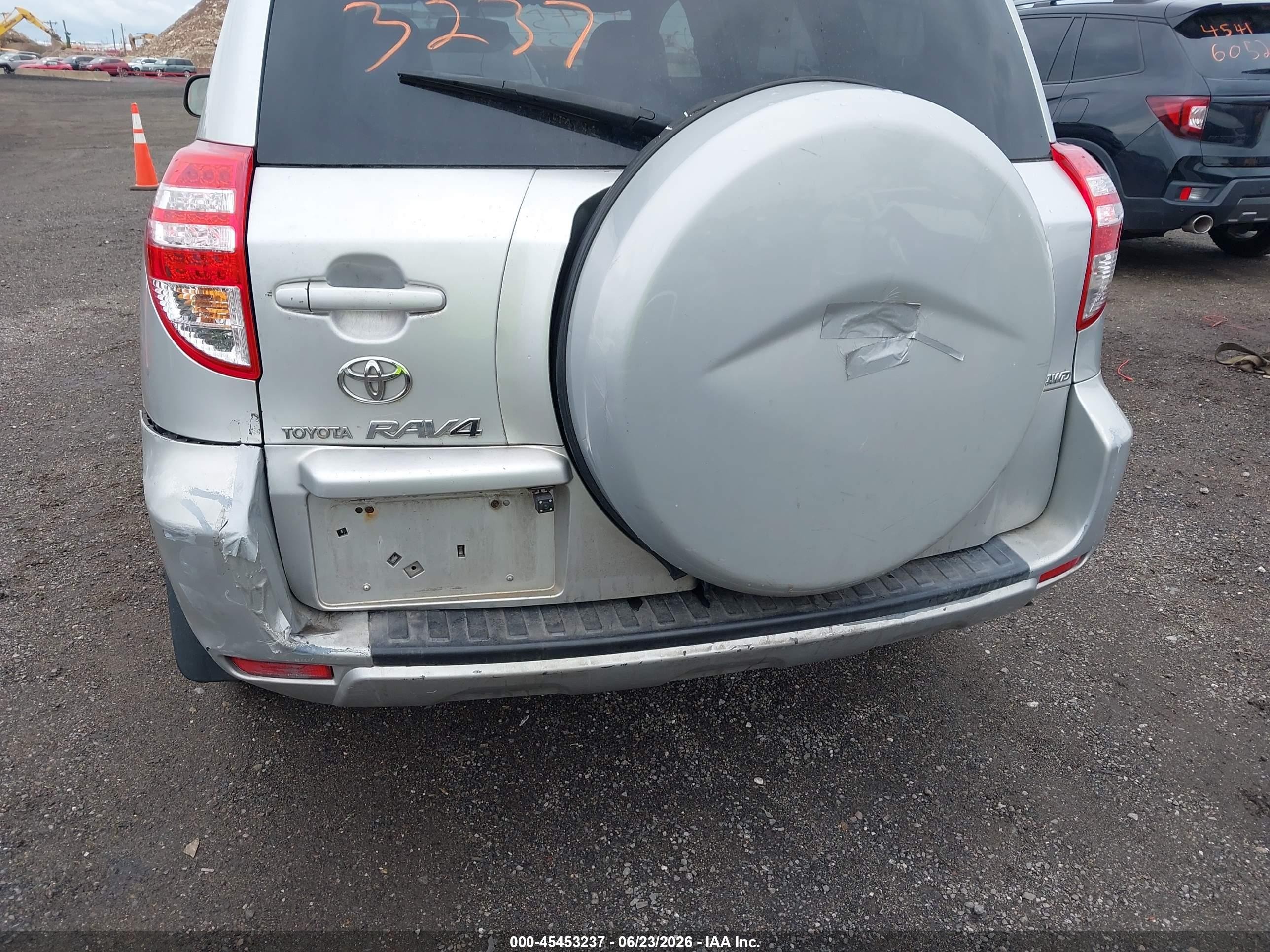 2010 Toyota Rav4   Серебряный vin: 2T3BF4DV8AW054762