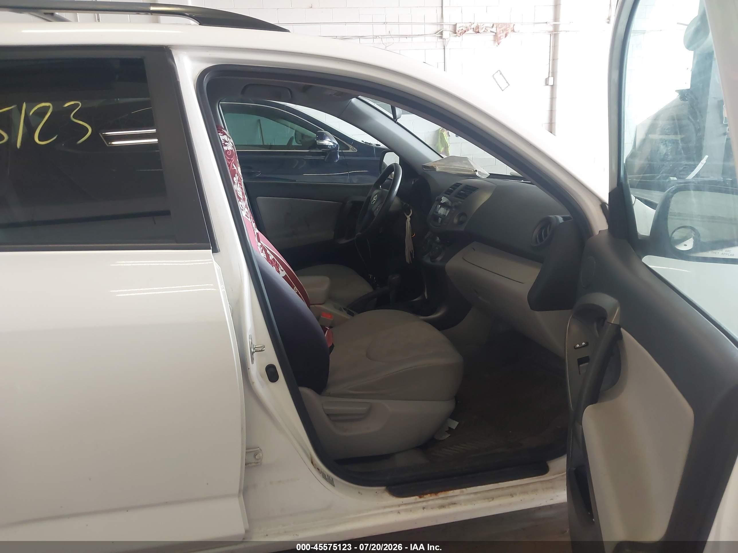 2010 Toyota Rav4   Белый vin: 2T3BF4DV8AW063218