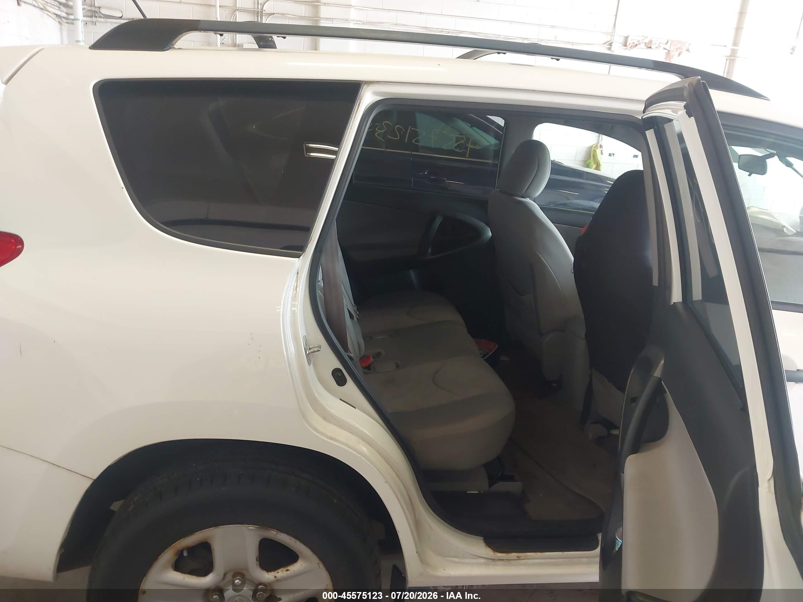 2010 Toyota Rav4   Белый vin: 2T3BF4DV8AW063218
