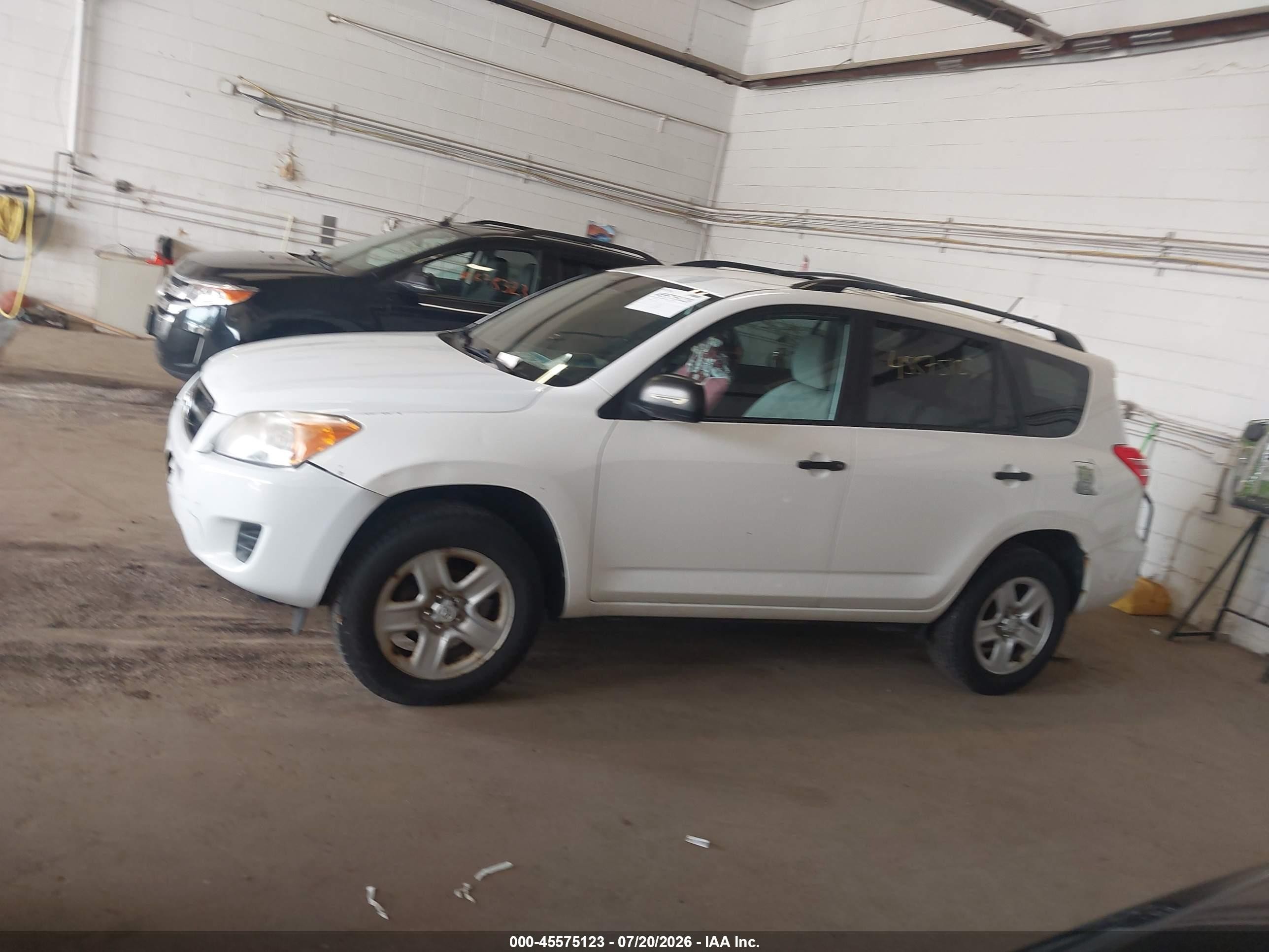 2010 Toyota Rav4   Белый vin: 2T3BF4DV8AW063218